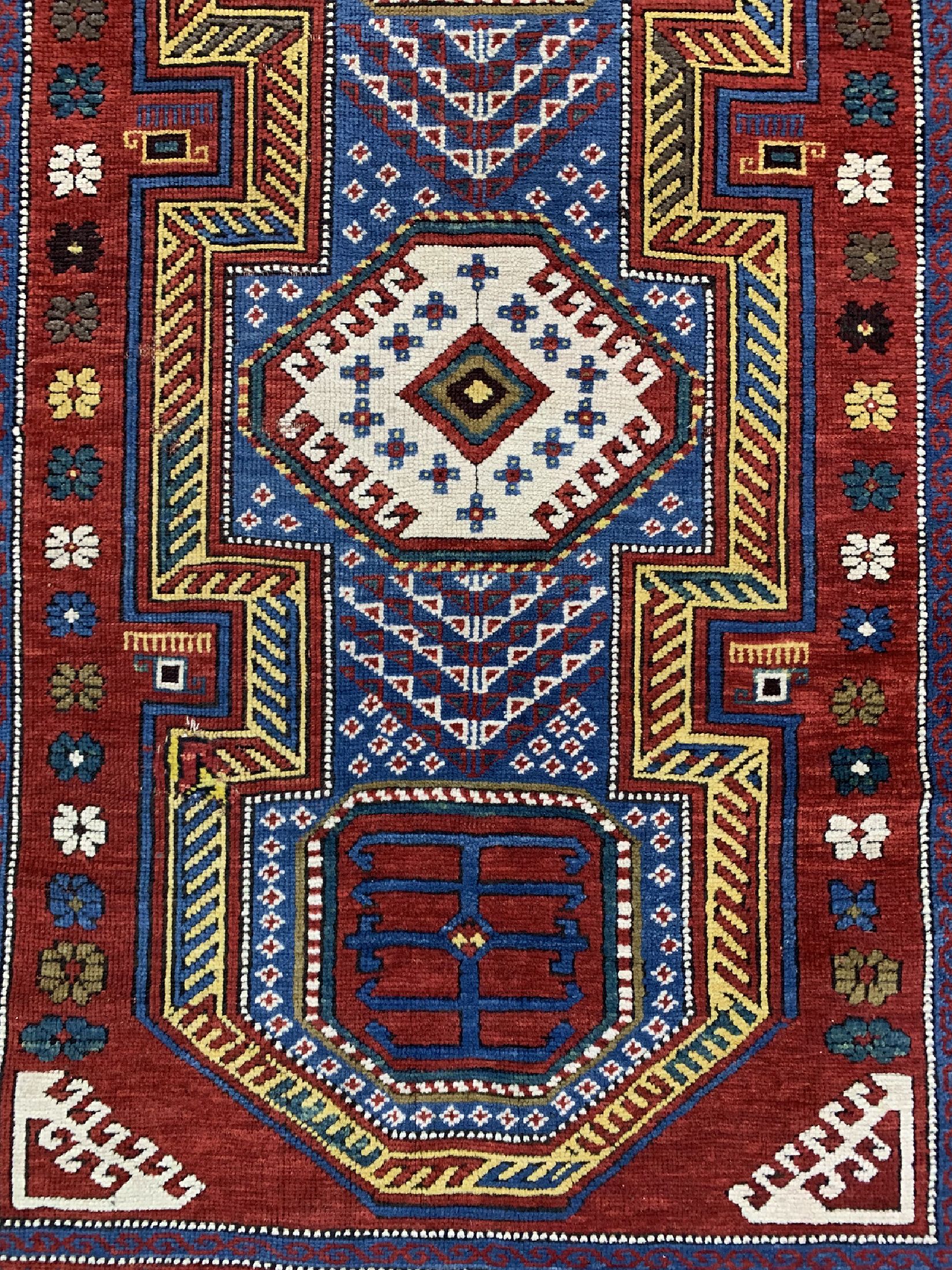 Detail b: Kazak antik, Kaukasus, um 1900, Wolle auf Wolle, ca. 380 x 130 cm, EHZ: 2, (kleine Restaurierung)