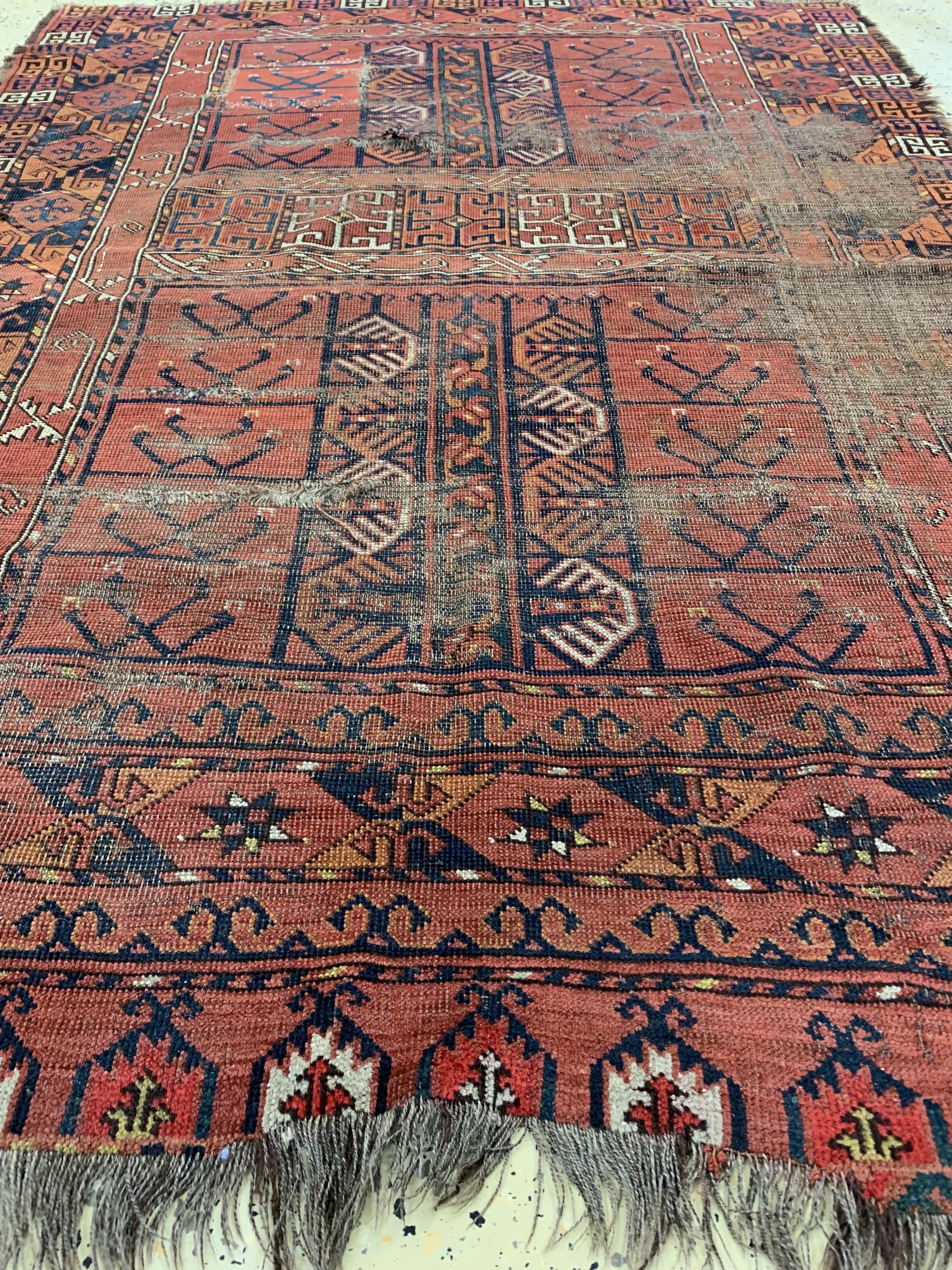 Detail d: Ersari Engsi antik, Turkmenistan, 19.Jhd, Wolle auf Wolle, ca. 180 x 126 cm, EHZ: 4