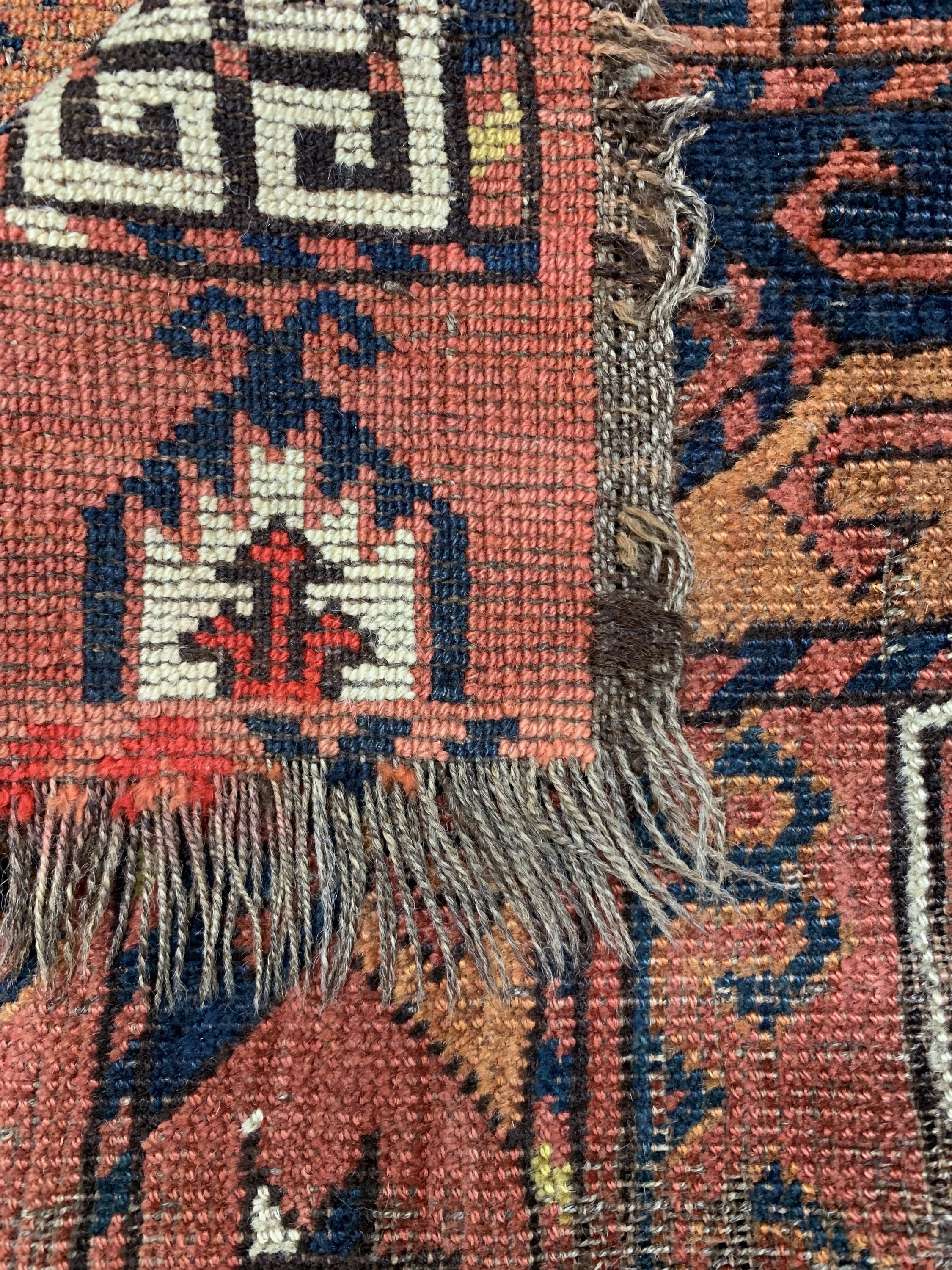 Detail e: Ersari Engsi antik, Turkmenistan, 19.Jhd, Wolle auf Wolle, ca. 180 x 126 cm, EHZ: 4