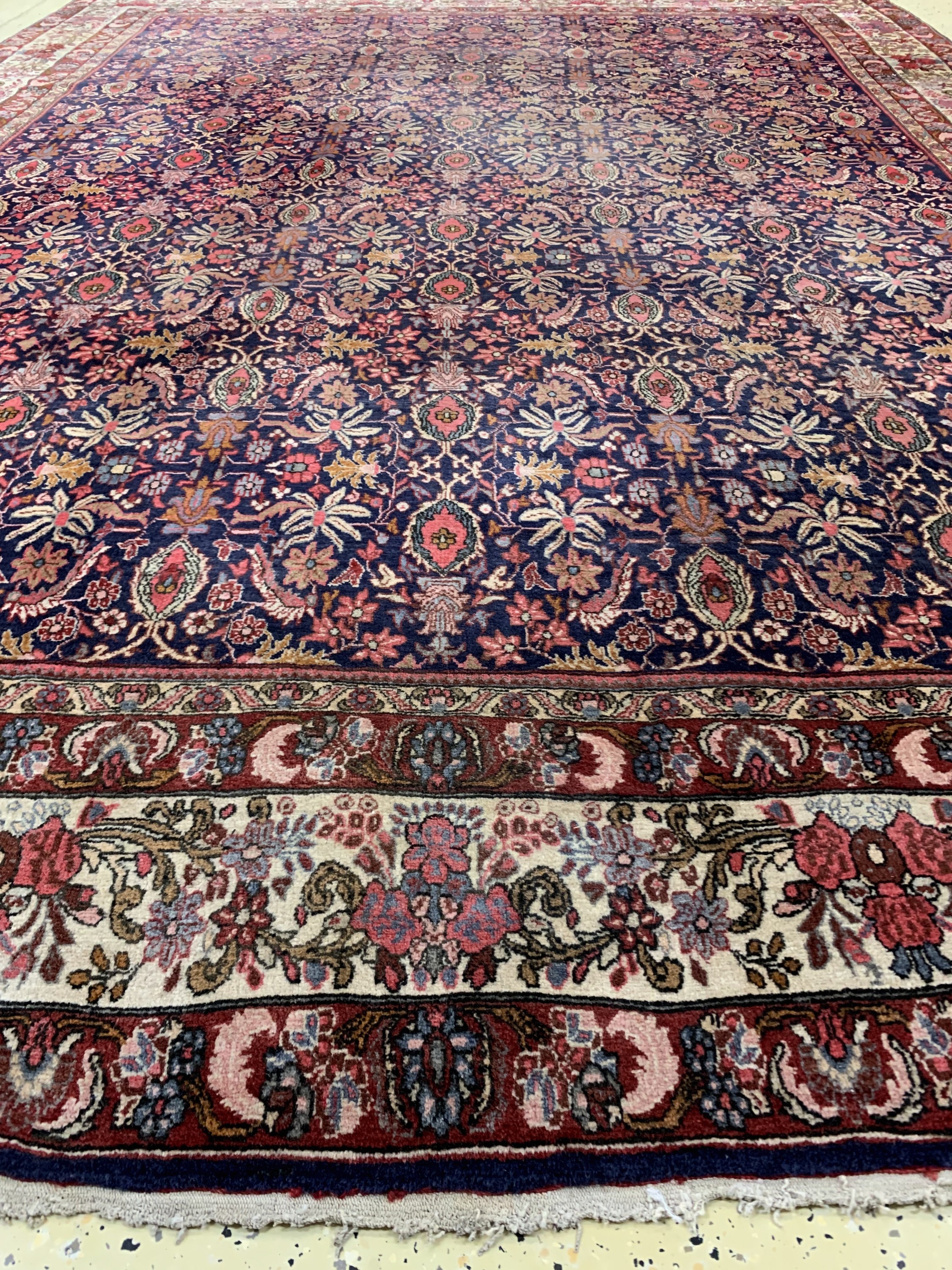 Detail d: Bidjar Kork fein, Persien, ca. 60 Jahre, Korkwolle auf Baumwolle, ca. 365 x 270 cm, verblasst, EHZ: 2, (kleine Reperatur)