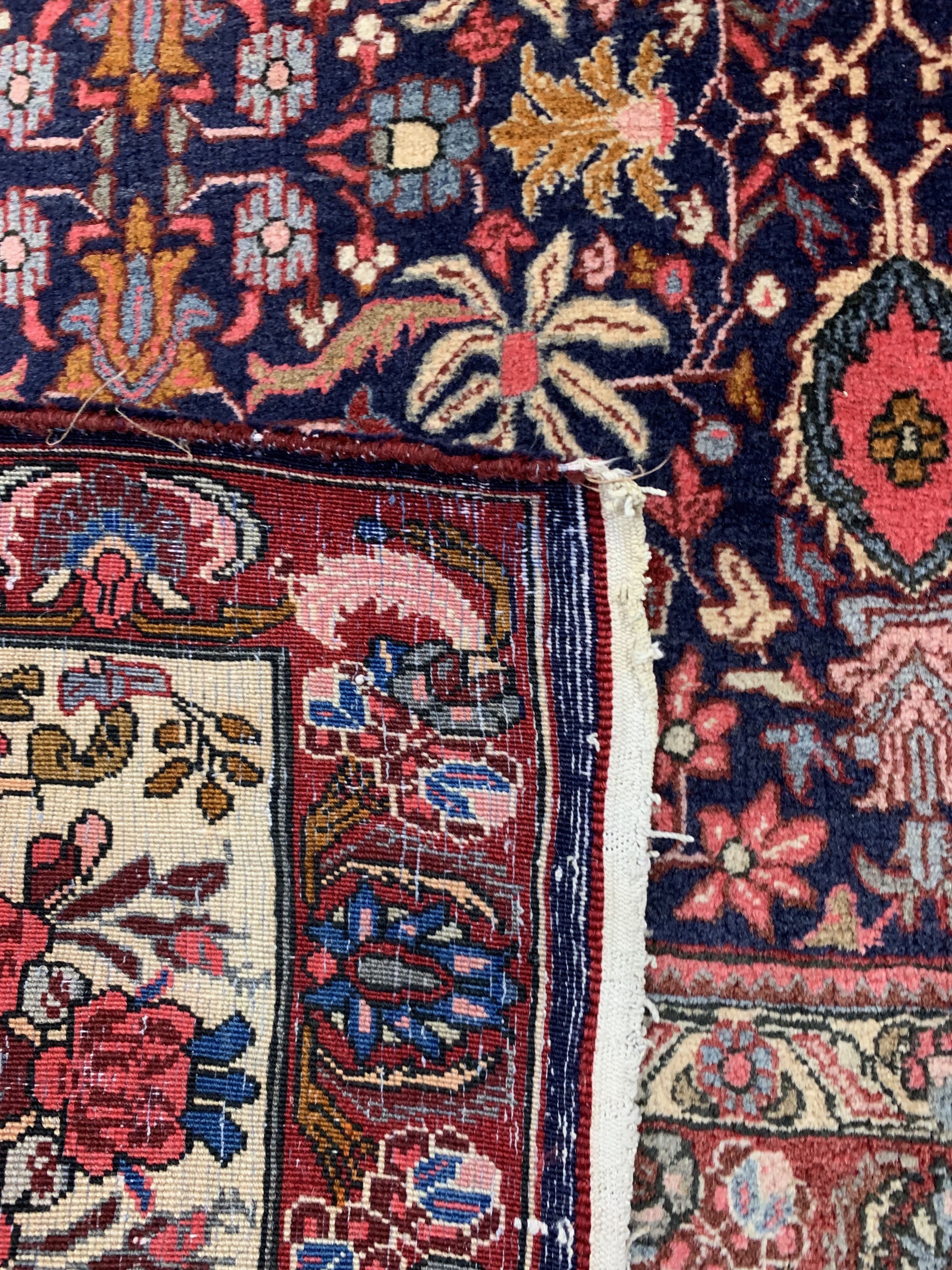 Detail e: Bidjar Kork fein, Persien, ca. 60 Jahre, Korkwolle auf Baumwolle, ca. 365 x 270 cm, verblasst, EHZ: 2, (kleine Reperatur)