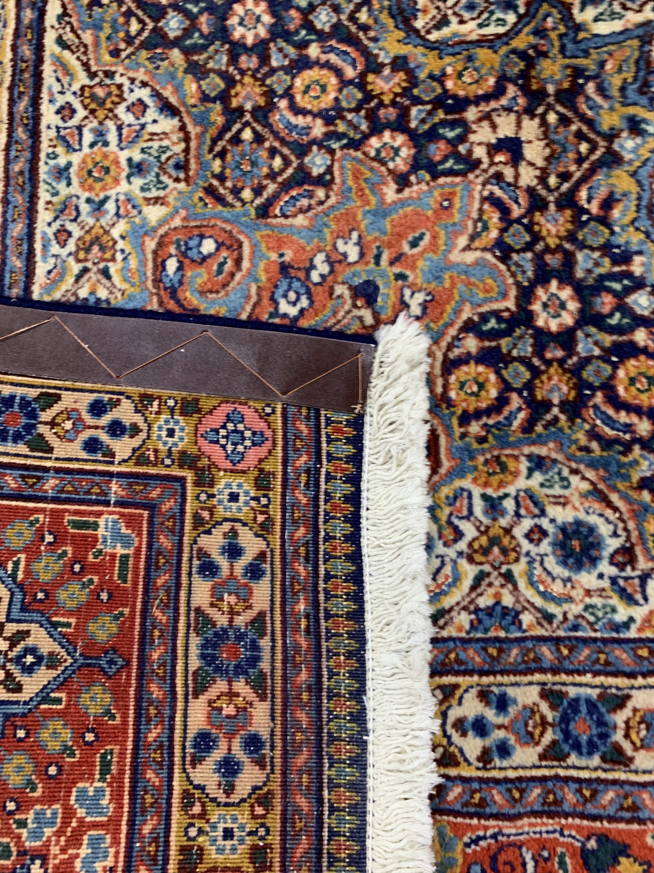 Detail e: Mud fein, Persien, ca. 50 Jahre, Korkwolle mit Seide, ca. 285 x 200 cm, EHZ: 2