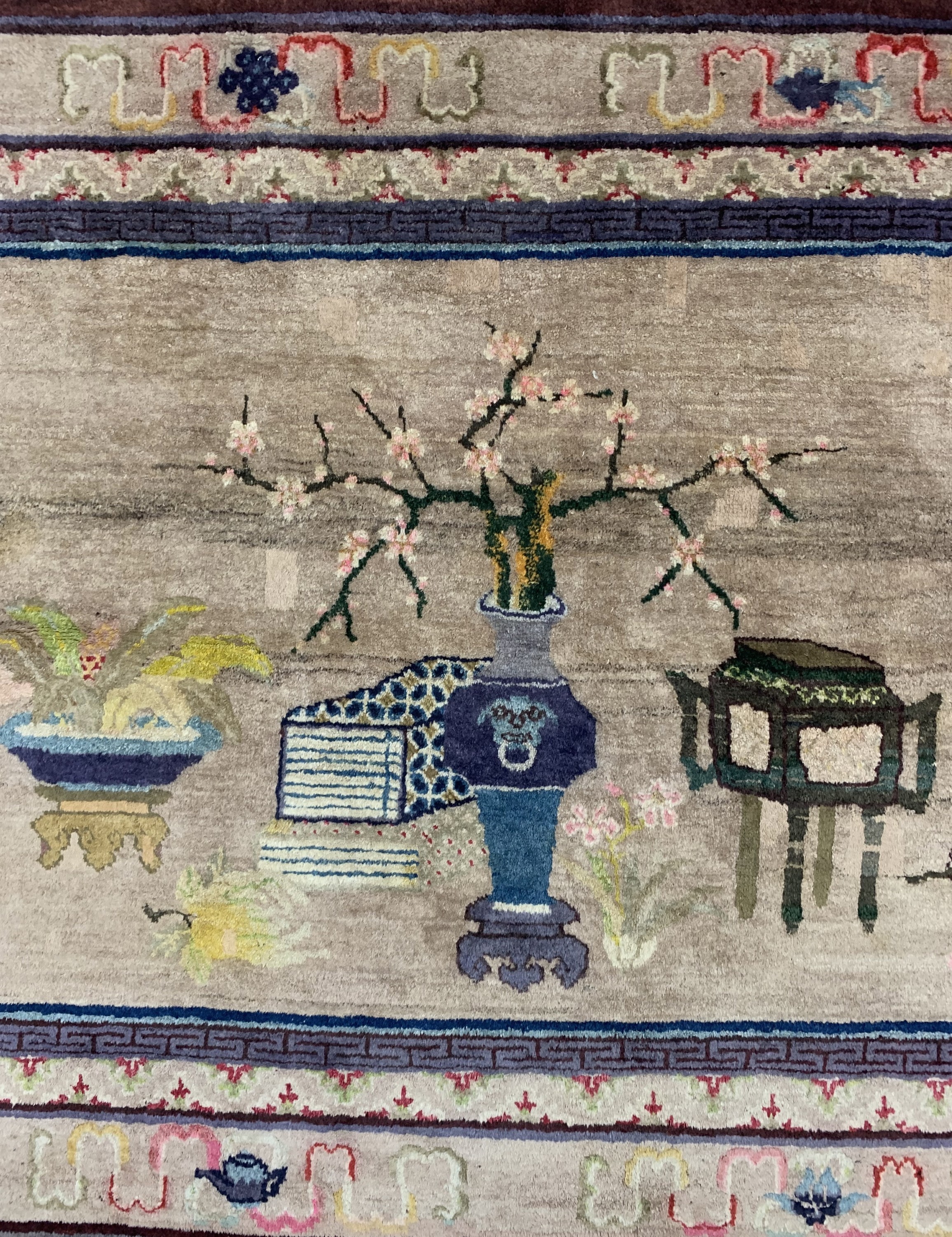 Detail b: Pao Tow antik, China, um 1900, Wolle auf Baumwolle, ca. 200 x 140 cm, restauriert, EHZ:2(kleiner Riss)