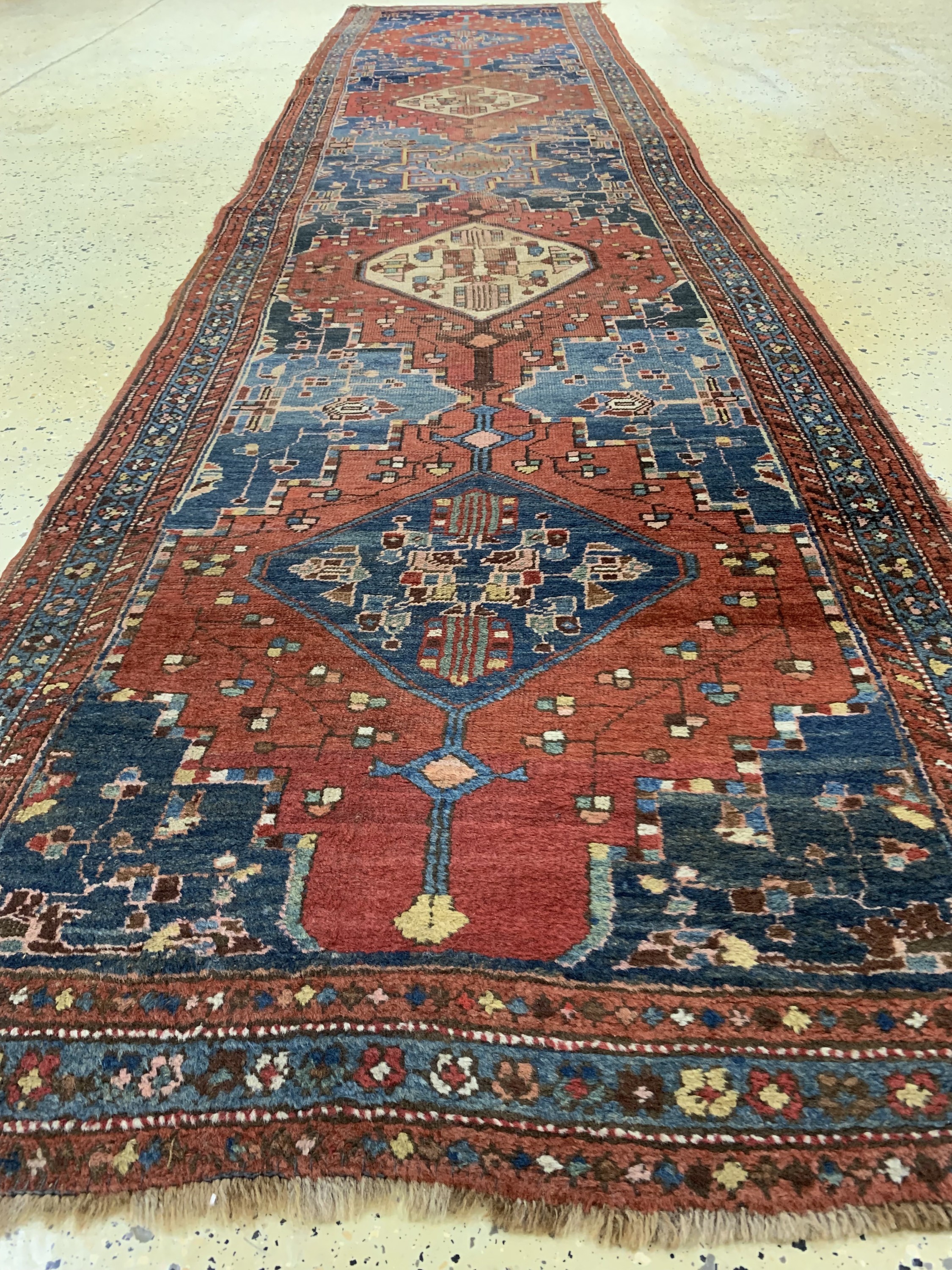 Detail c: Antiker Kordi Bidjar, Persien, 19.Jhd, Wolle auf Wolle, ca. 430 x 100 cm, EHZ: 3-4