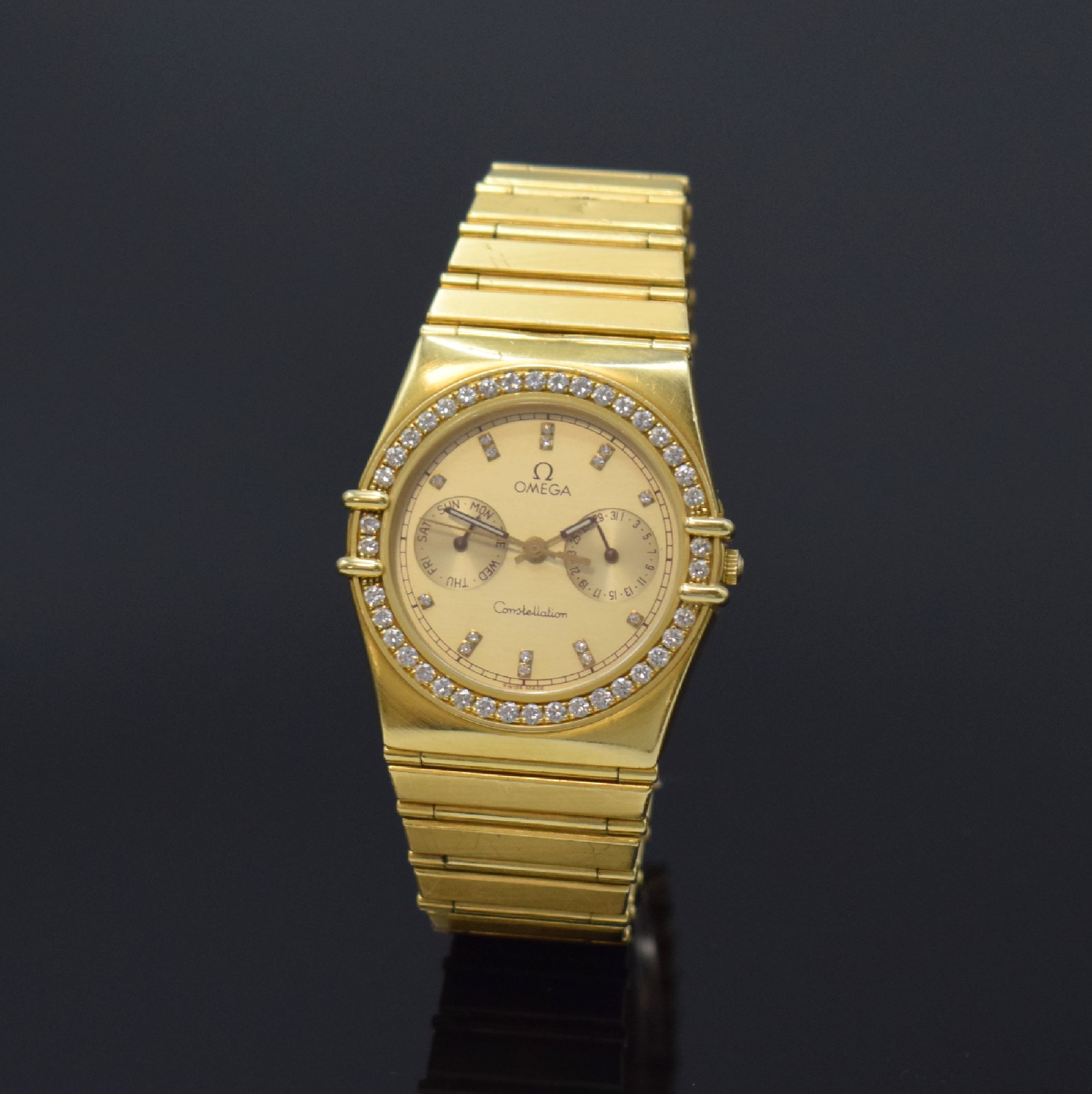OMEGA Constellation seltene Armbanduhr in GG 750/000 mit original Brillantbesatz Referenz 496.1070, Schweiz 1980er Jahre, quarz, Boden mit ...