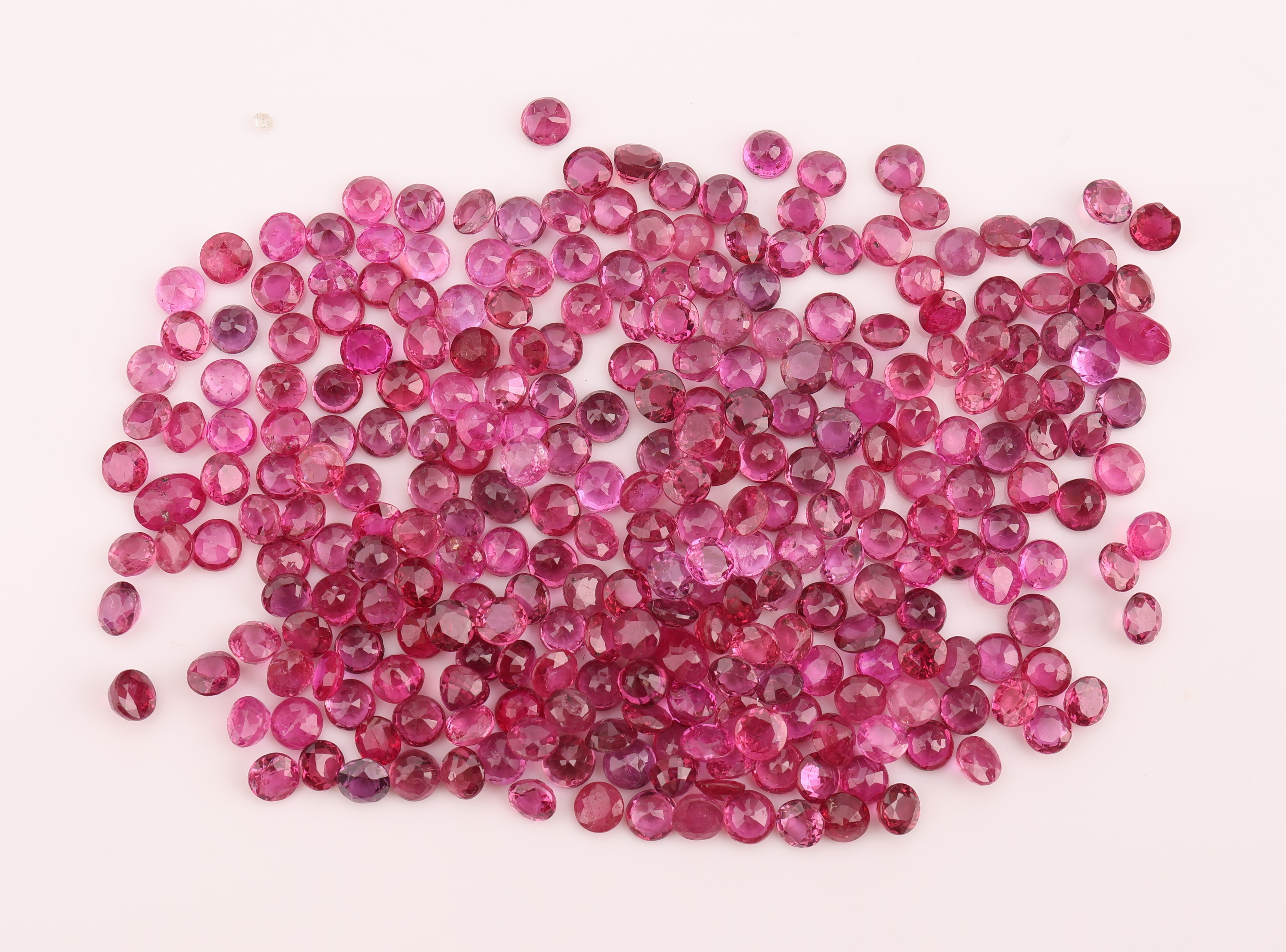 Lot facett. Rubine zus. 32.1 ct, Ausfassware