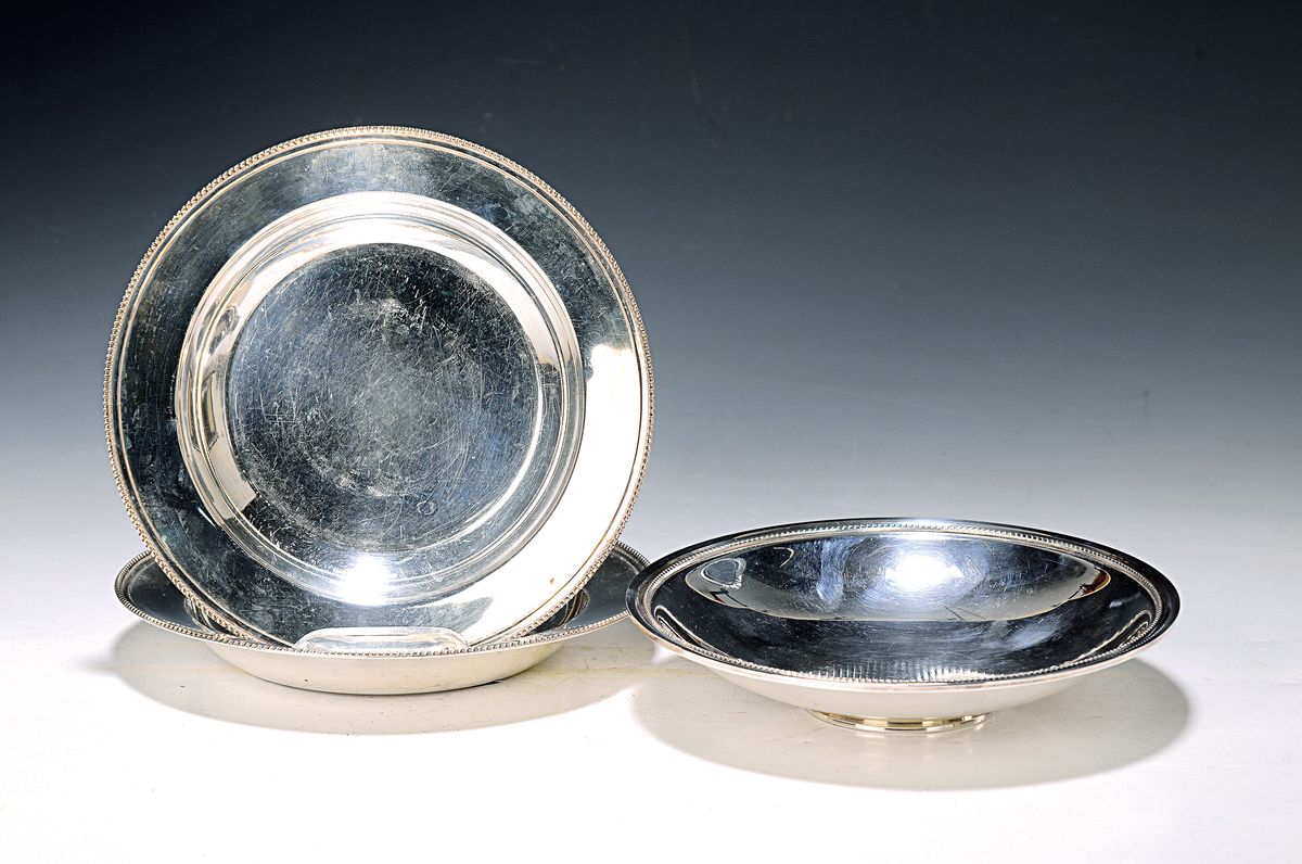 3 Schalen, Kopenhagen, 1950er Jahre, 835er Silber, Perlrand, D. je ca. 18cm, zus. ca. 485 g.