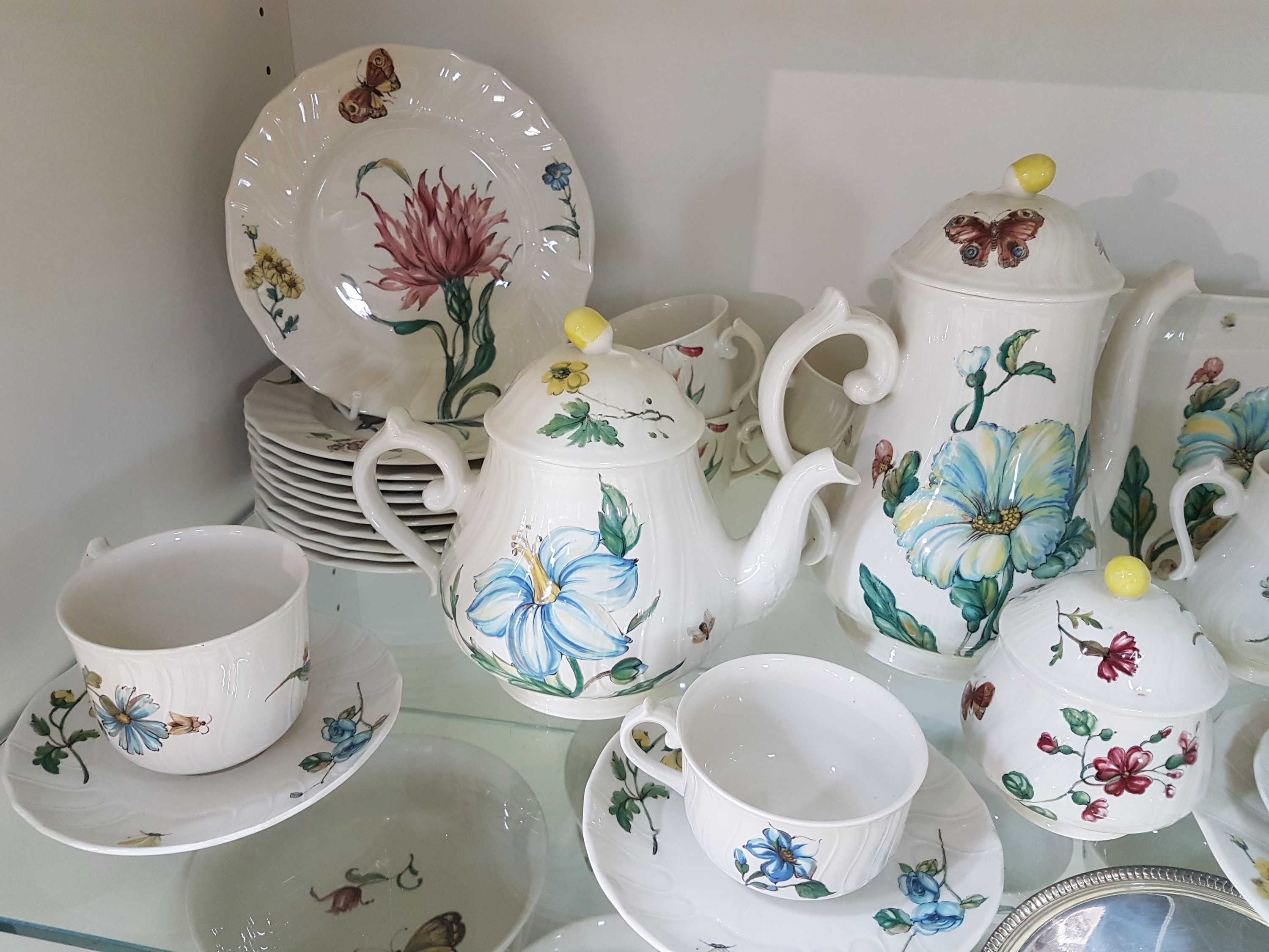 Detail a: Kaffee-, Tee- und Speiseservice, Villeroy & Boch Luxembourg, Dekor: Bouquet, Kaffeekanne, Teekanne, Zuckerdose, Milchkännchen, 6 Kaffeetassen mit ...