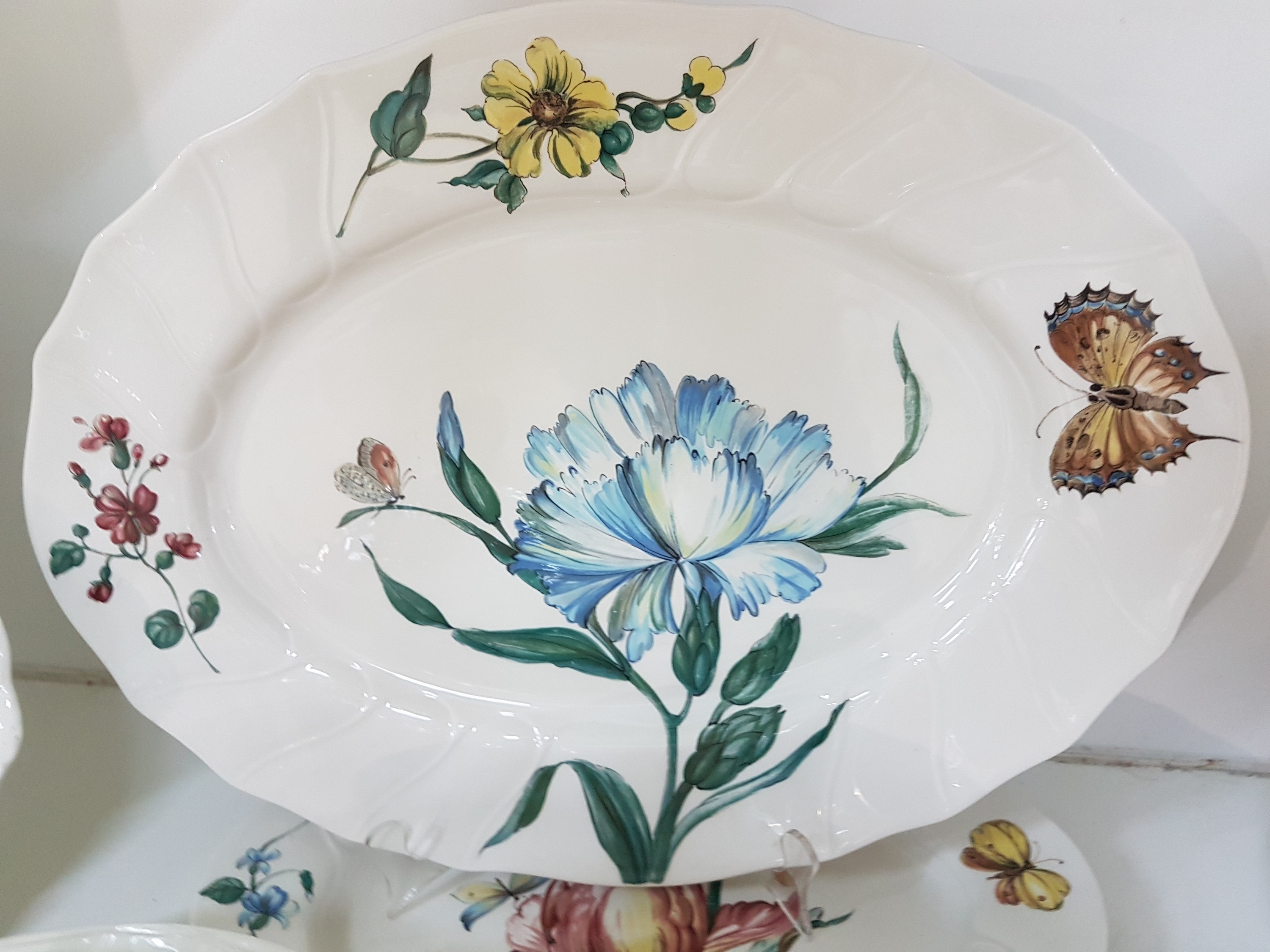 Detail h: Kaffee-, Tee- und Speiseservice, Villeroy & Boch Luxembourg, Dekor: Bouquet, Kaffeekanne, Teekanne, Zuckerdose, Milchkännchen, 6 Kaffeetassen mit ...