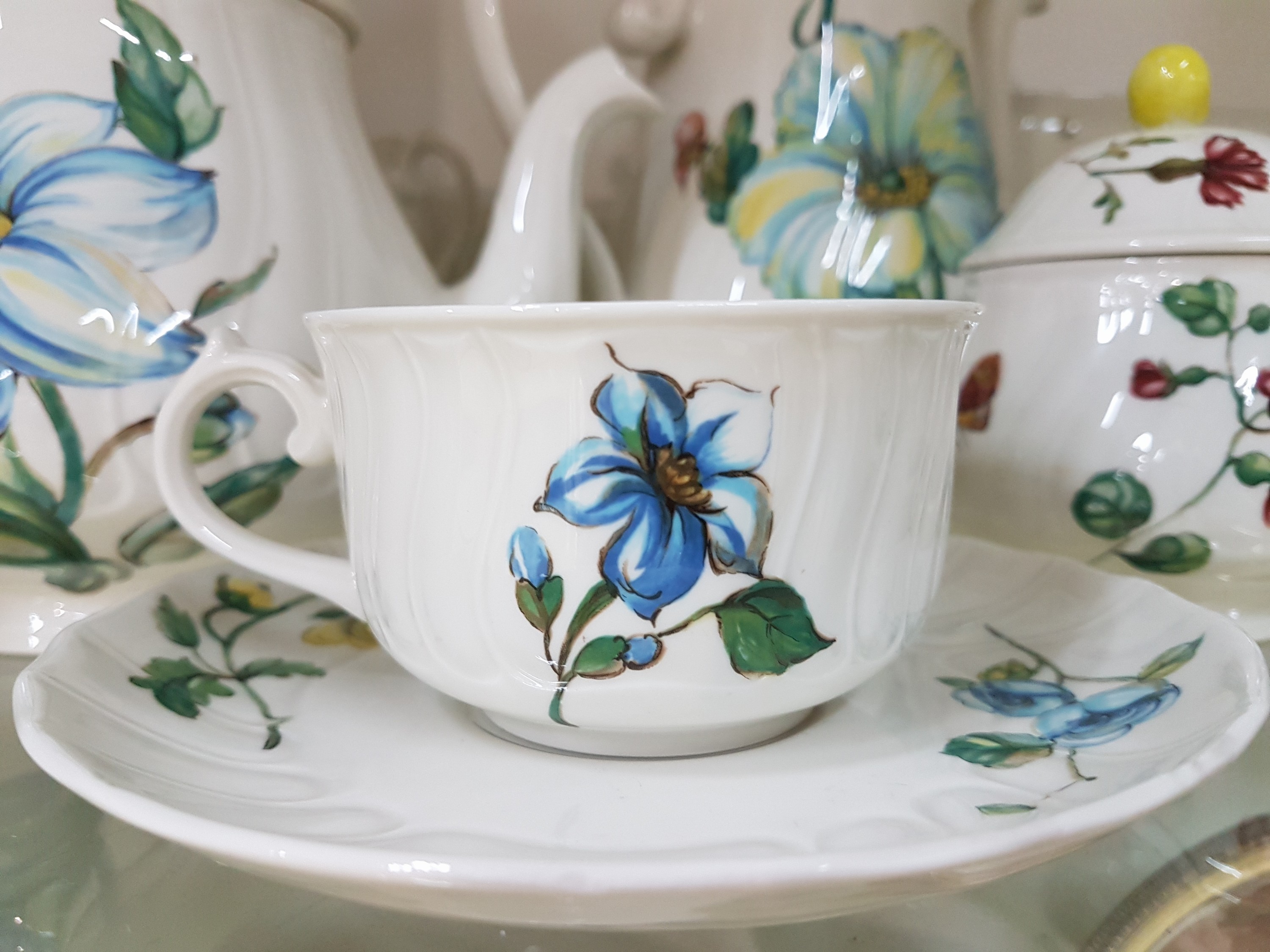 Detail m: Kaffee-, Tee- und Speiseservice, Villeroy & Boch Luxembourg, Dekor: Bouquet, Kaffeekanne, Teekanne, Zuckerdose, Milchkännchen, 6 Kaffeetassen mit ...