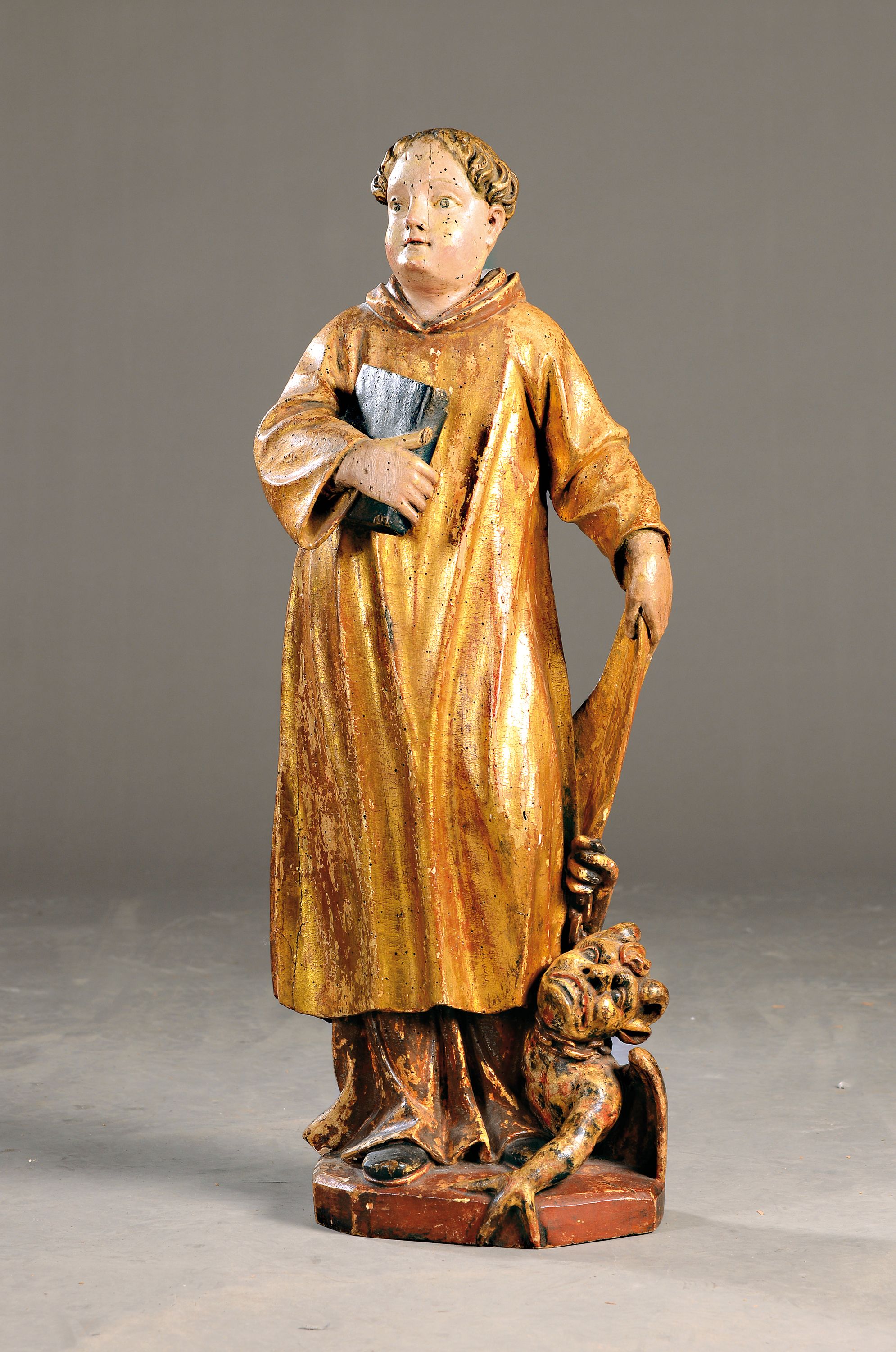 Heiligenfigur Mönch und Teufel, süddeutsch, barock, um 1760-80, Lindenholz geschnitzt, polychrom und golden gefaßt, Altersspuren, H. ca. 71cm