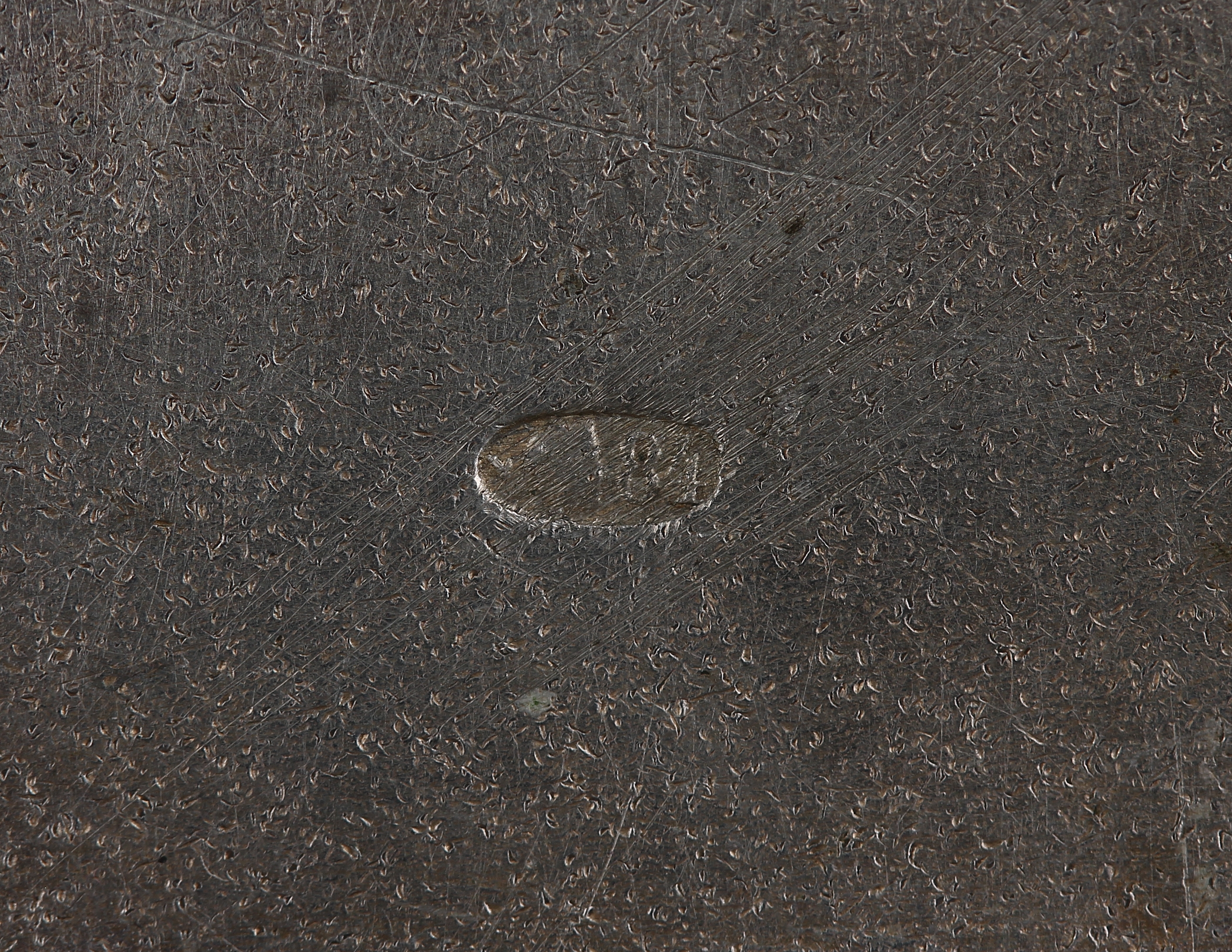 Detail a: Zigarettenetui, 84er Silber, Russland, wohlKiew 1908-1926, Deckel mit plastischen Liebespaar auf Schaukel, innen Reste einer Vergoldung, Bänder ...