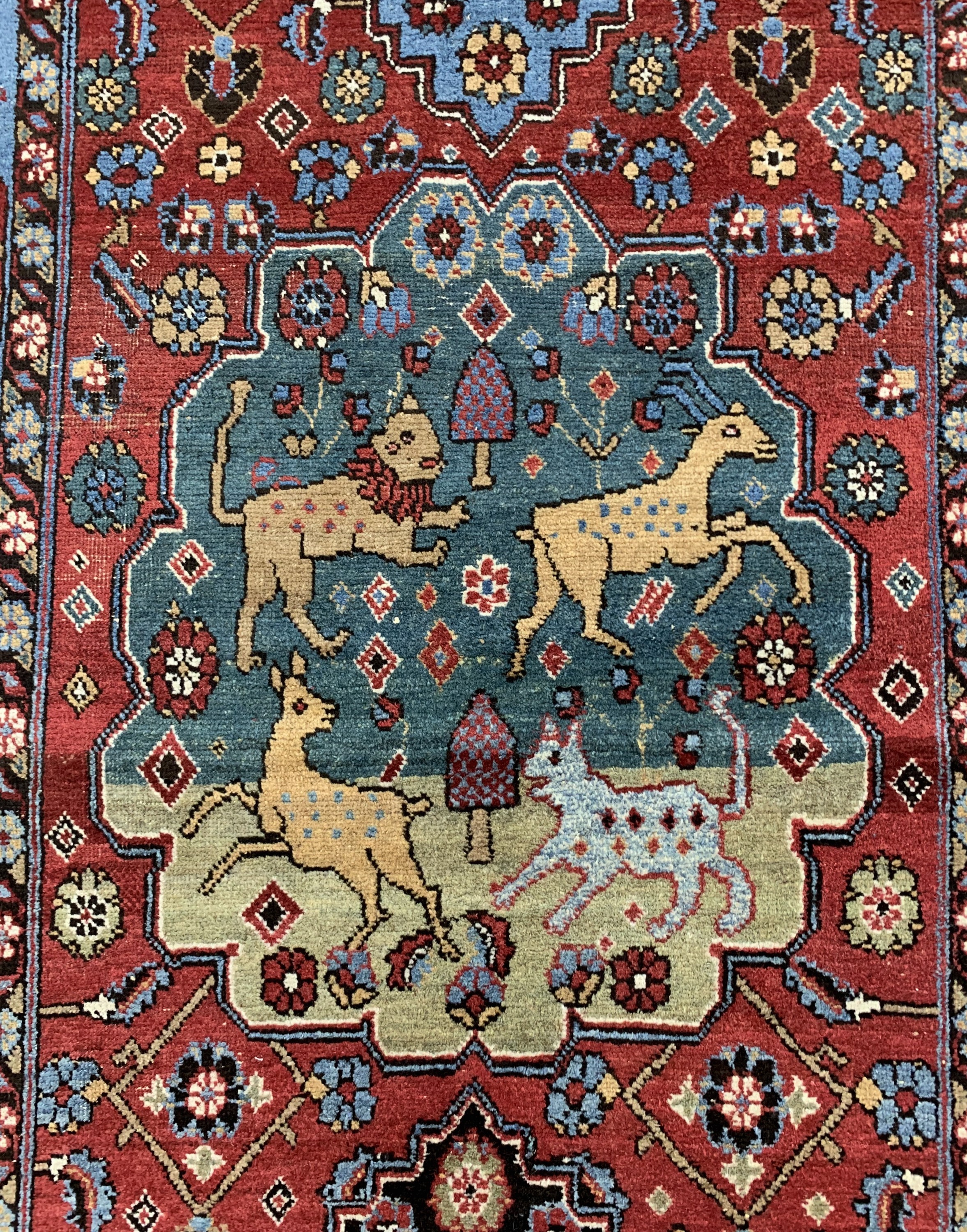 Detail b: Bidjar alt, Persien, datiert 1352(1929), Wolle auf Baumwolle, ca. 430 x 95 cm, EHZ: 3, (Ecken beschädigt)