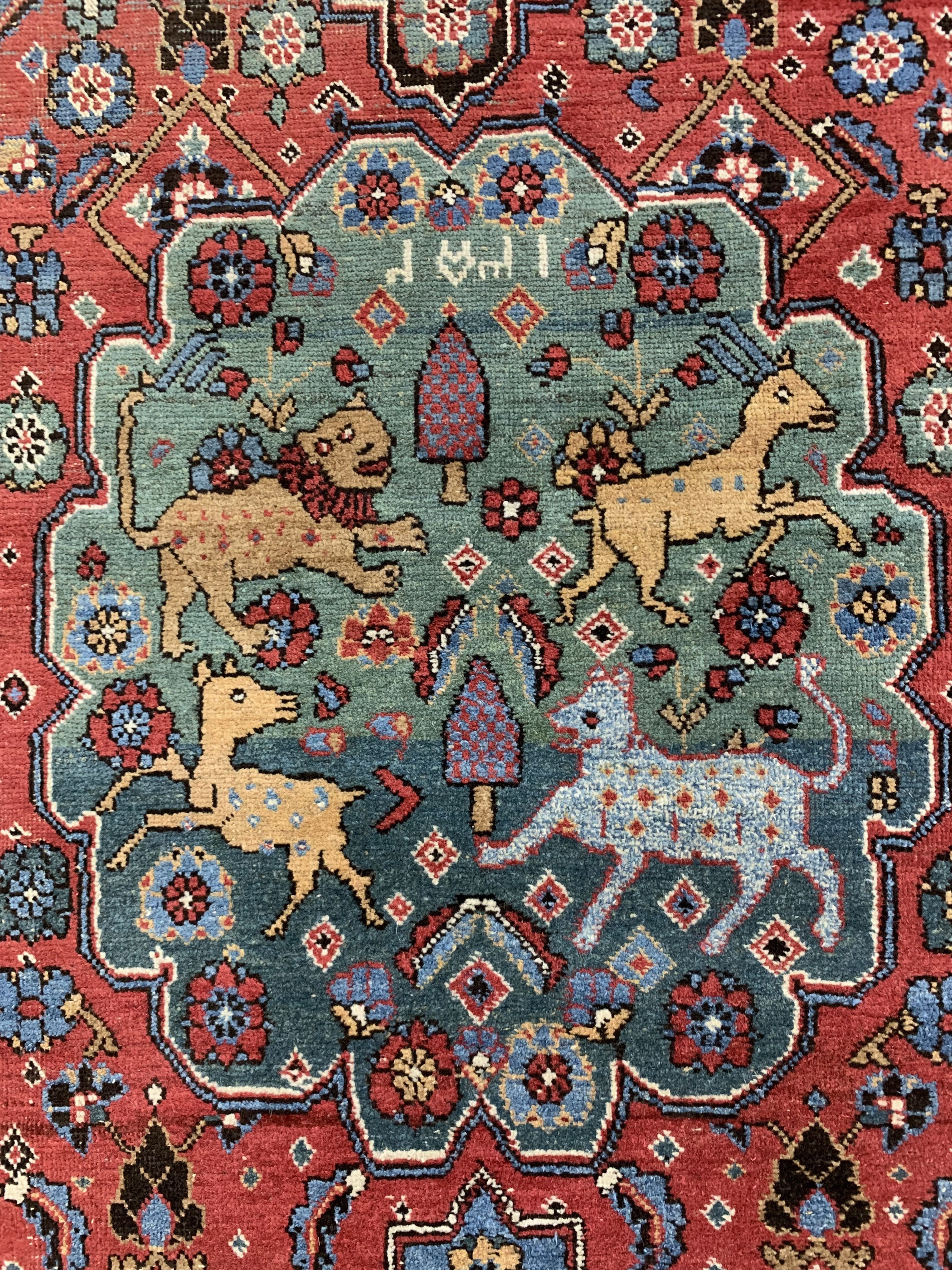 Detail c: Bidjar alt, Persien, datiert 1352(1929), Wolle auf Baumwolle, ca. 430 x 95 cm, EHZ: 3, (Ecken beschädigt)
