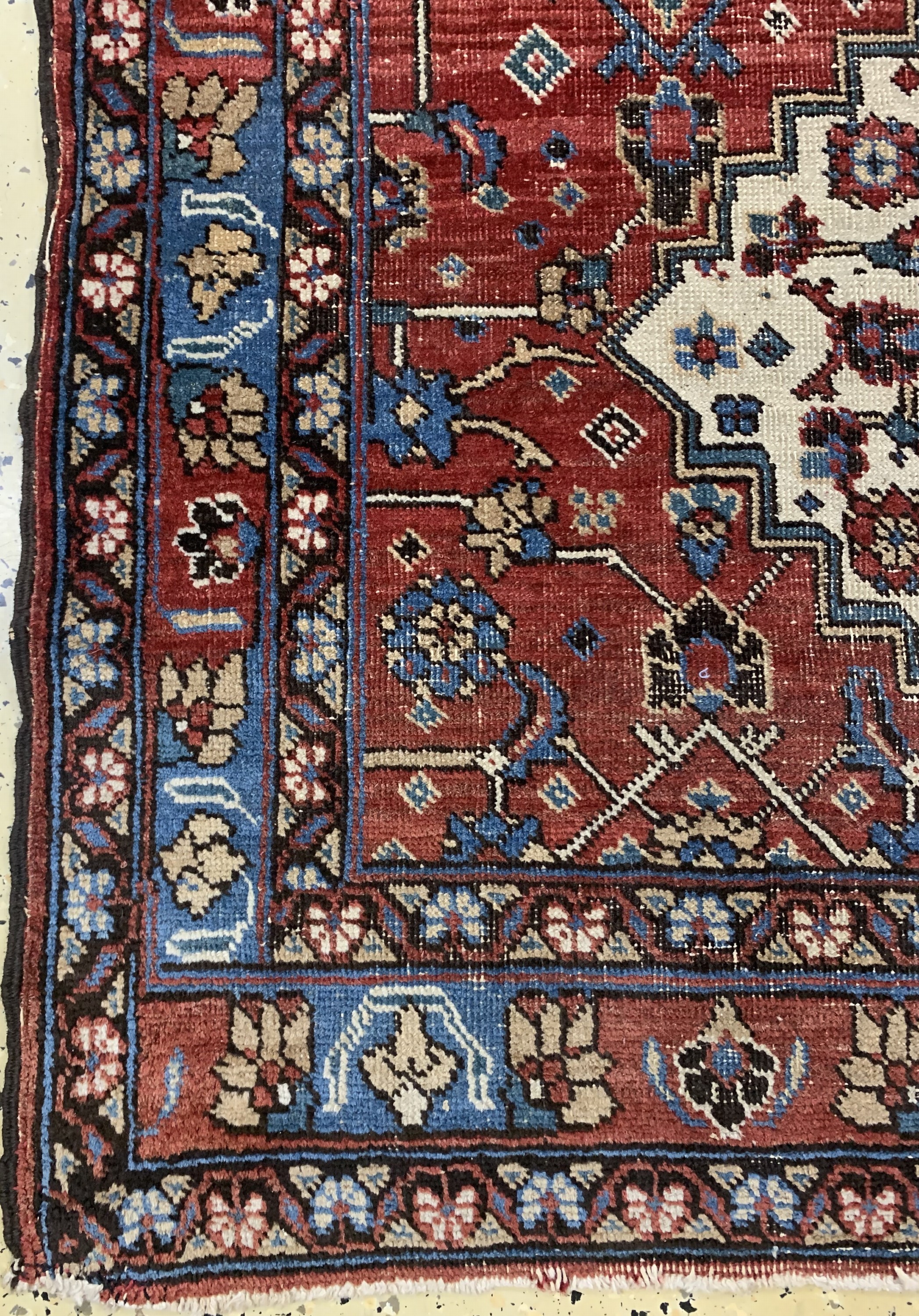 Detail d: Bidjar alt, Persien, datiert 1352(1929), Wolle auf Baumwolle, ca. 430 x 95 cm, EHZ: 3, (Ecken beschädigt)