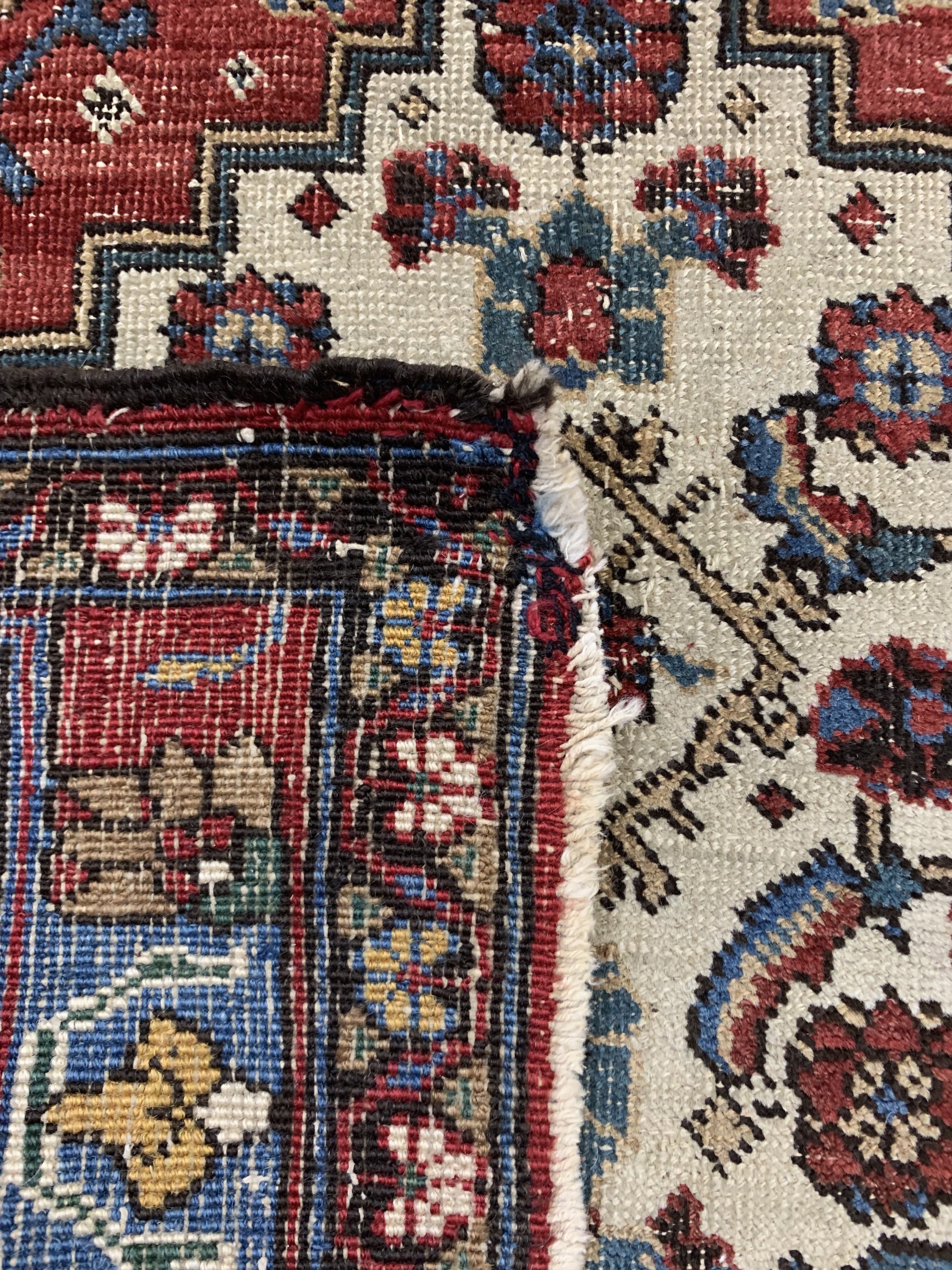 Detail f: Bidjar alt, Persien, datiert 1352(1929), Wolle auf Baumwolle, ca. 430 x 95 cm, EHZ: 3, (Ecken beschädigt)
