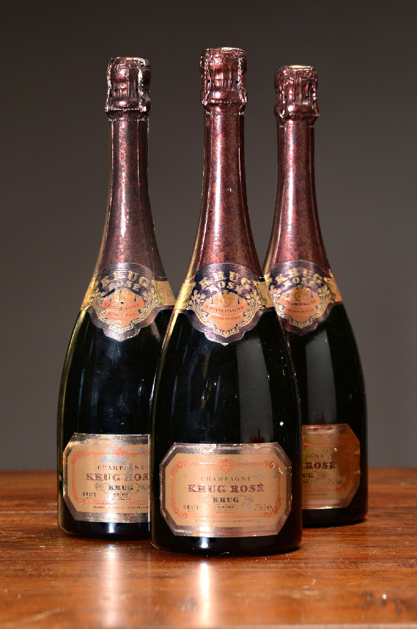 3 Flaschen Krug Rose, Champagne, Brut, je ca. 75cl, 12% Vol., Etikette l. lädiert