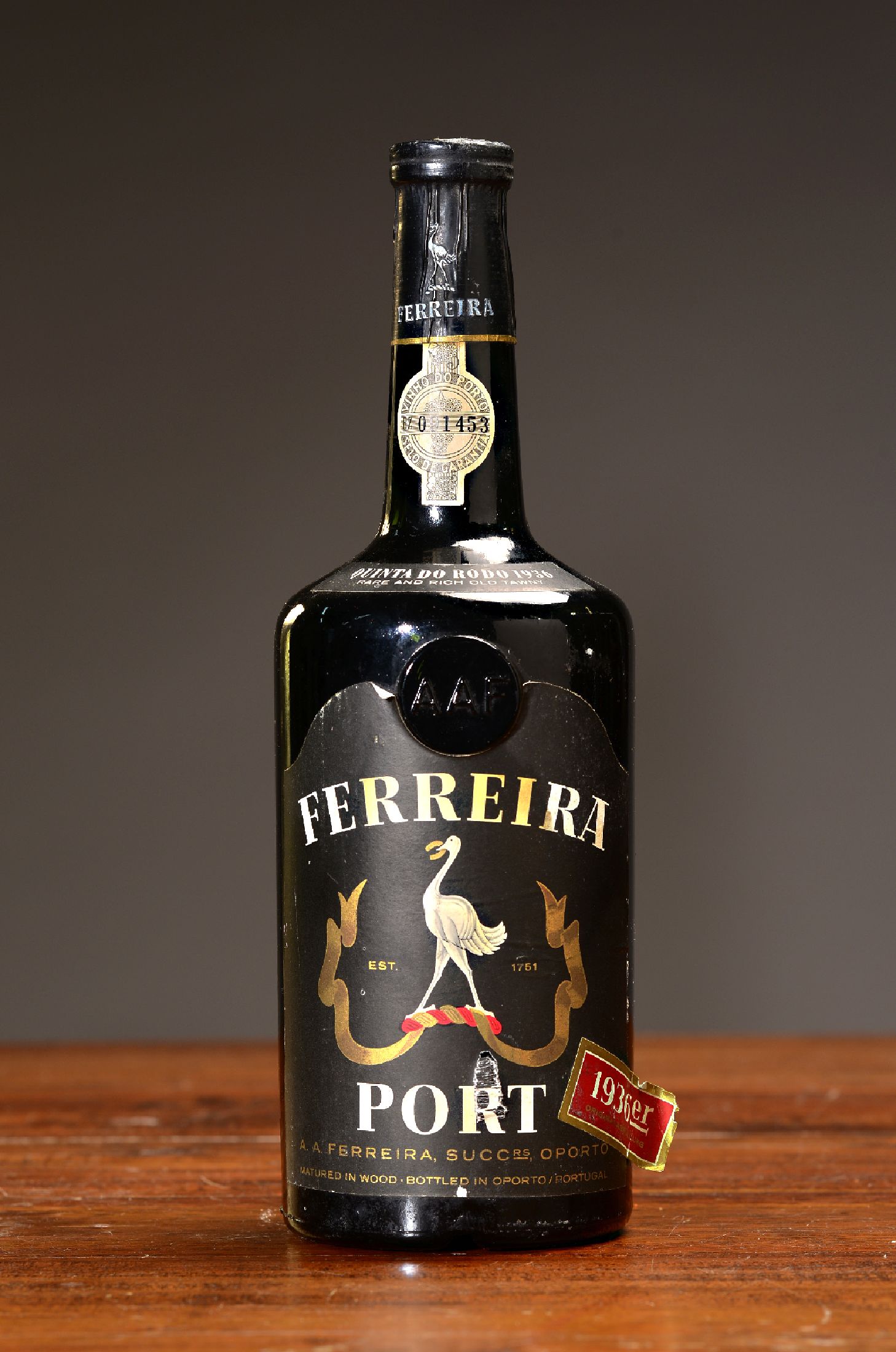 1 Flasche Ferreira Vintage Port, 1936 abgefüllt, Portugal, ca. 75cl, Etikett l. lädiert