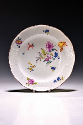 Image 26725026 - Plate, Meissen, around 1740/50, porcelain, fine floral bouquet painting and scattered flowers, brown edge, Osier, slightly rest., diameter approx. 24cm