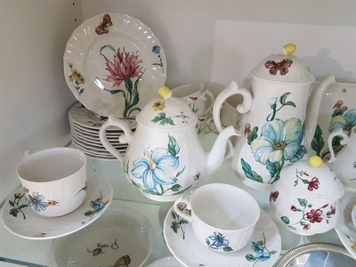 26725034a - Coffee, tea and dinner service, Villeroy & Boch Luxembourg, decor: bouquet, coffee pot, teapot, sugar bowl, milk jug, 6 coffee cups with saucers, 6 tea cups with saucers, 12 cake plates, round cake plate, king cake plate, 6 deep and 6 flat plates, 4 small bowls, 3 side dish bowls, 2 oval plates, gravy boat, lidded tureen, hardly used, with slight traces of usage