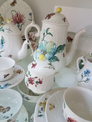 26725034c - Coffee, tea and dinner service, Villeroy & Boch Luxembourg, decor: bouquet, coffee pot, teapot, sugar bowl, milk jug, 6 coffee cups with saucers, 6 tea cups with saucers, 12 cake plates, round cake plate, king cake plate, 6 deep and 6 flat plates, 4 small bowls, 3 side dish bowls, 2 oval plates, gravy boat, lidded tureen, hardly used, with slight traces of usage