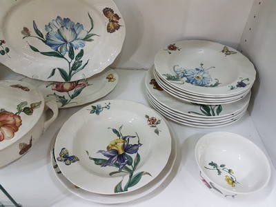 26725034f - Coffee, tea and dinner service, Villeroy & Boch Luxembourg, decor: bouquet, coffee pot, teapot, sugar bowl, milk jug, 6 coffee cups with saucers, 6 tea cups with saucers, 12 cake plates, round cake plate, king cake plate, 6 deep and 6 flat plates, 4 small bowls, 3 side dish bowls, 2 oval plates, gravy boat, lidded tureen, hardly used, with slight traces of usage