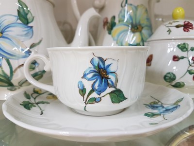 26725034m - Coffee, tea and dinner service, Villeroy & Boch Luxembourg, decor: bouquet, coffee pot, teapot, sugar bowl, milk jug, 6 coffee cups with saucers, 6 tea cups with saucers, 12 cake plates, round cake plate, king cake plate, 6 deep and 6 flat plates, 4 small bowls, 3 side dish bowls, 2 oval plates, gravy boat, lidded tureen, hardly used, with slight traces of usage