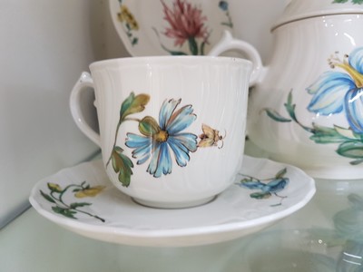 26725034n - Coffee, tea and dinner service, Villeroy & Boch Luxembourg, decor: bouquet, coffee pot, teapot, sugar bowl, milk jug, 6 coffee cups with saucers, 6 tea cups with saucers, 12 cake plates, round cake plate, king cake plate, 6 deep and 6 flat plates, 4 small bowls, 3 side dish bowls, 2 oval plates, gravy boat, lidded tureen, hardly used, with slight traces of usage