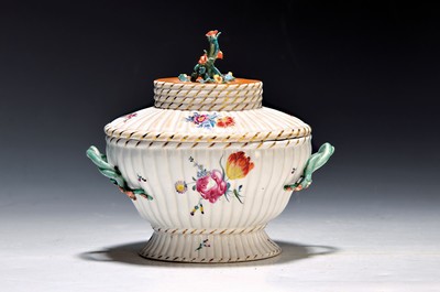 Image 26725052 - Lidded box, Frankenthal, around 1770, porcelain, ribbed shape with two branch handles, small flared foot, lid with small flower branches as a crown, polychrome flower painting, lid restored with minimal damage, approx. 17x17.5x10cm
