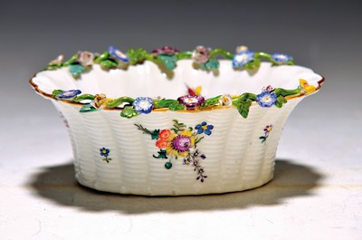 Image 26725061 - Basket bowl, Meissen, mid-1740/50, porcelain, unglazed base, without sword mark, ribbed shape, insect painting, applied floral tendrils on the sides, slightly rest., slightly damaged, approx. 4.5 x 12.5 x 10 cm