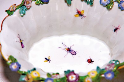 26725061a - Basket bowl, Meissen, mid-1740/50, porcelain, unglazed base, without sword mark, ribbed shape, insect painting, applied floral tendrils on the sides, slightly rest., slightly damaged, approx. 4.5 x 12.5 x 10 cm