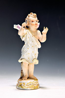 Image 26725062 - Porcelain figure, greeting Cupid, Meissen, around 1900, designed by August Ringler, model no. O 191, thumb missing, gold decoration, height approx. 18cm, painter number 32, restored and one thumb missing, (originally flag in hand), height approx. 17.3 cm