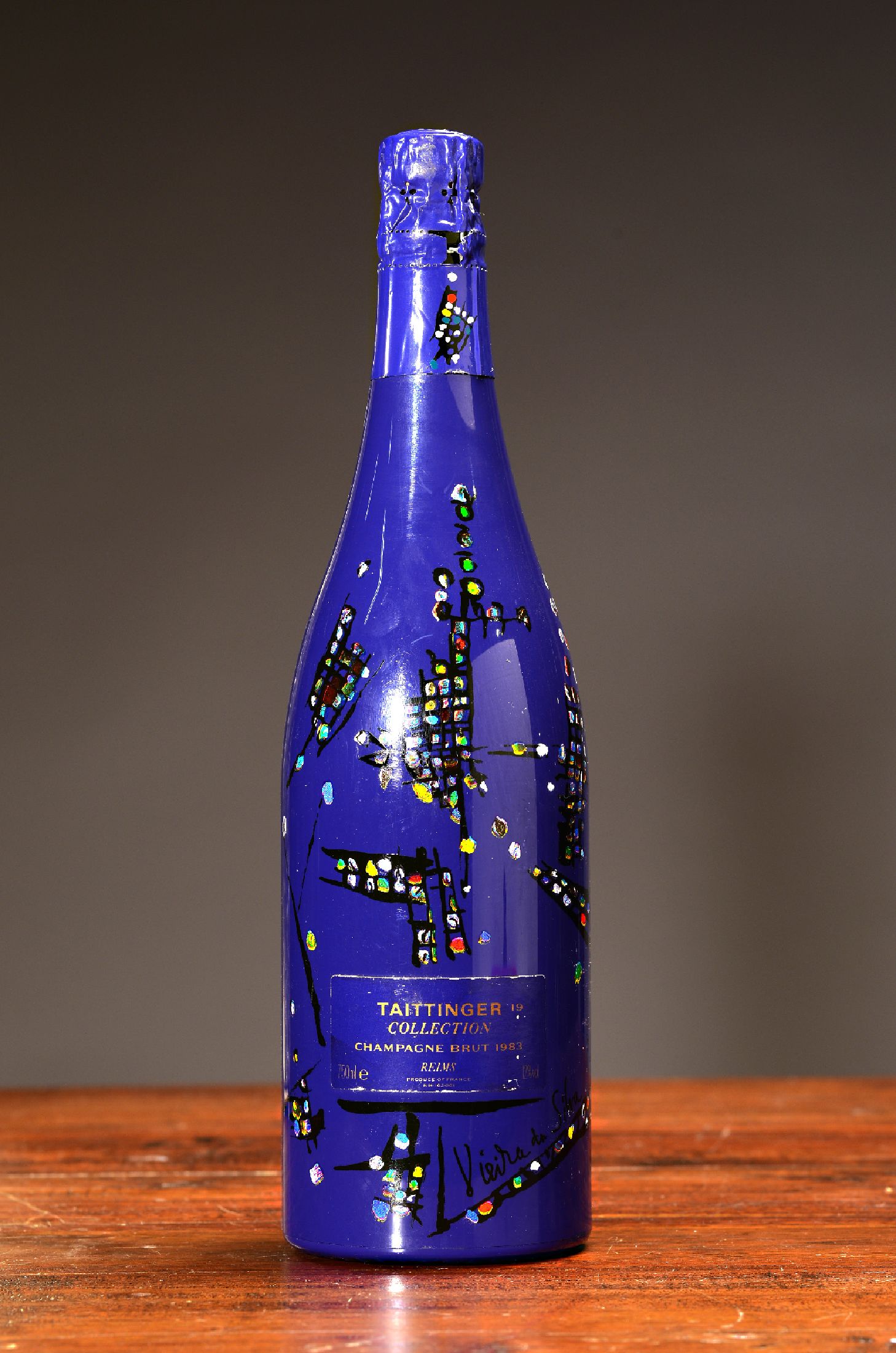 1 Flasche 1983 Taittinger Collection Vieira da Silva, Champagne, Brut, Künstleredition, ca. 75cl, 12% Vol., berieben