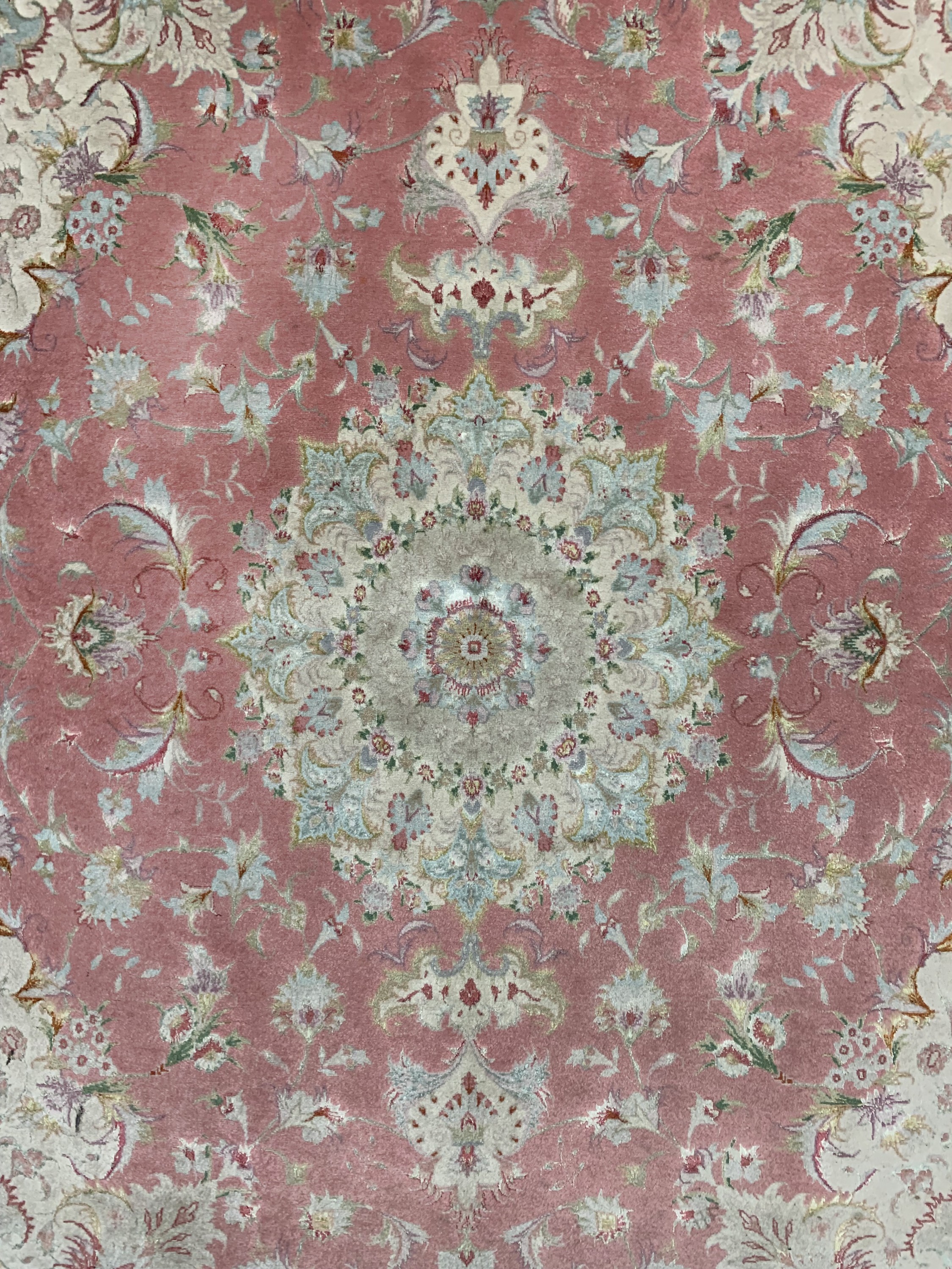 Detail b: Täbriz fein(50 Raj), Persien, ca. 50 Jahre,Korkwolle mit Seide, ca. 220 x 155 cm, Reinigungsbedürftig, EHZ: 2