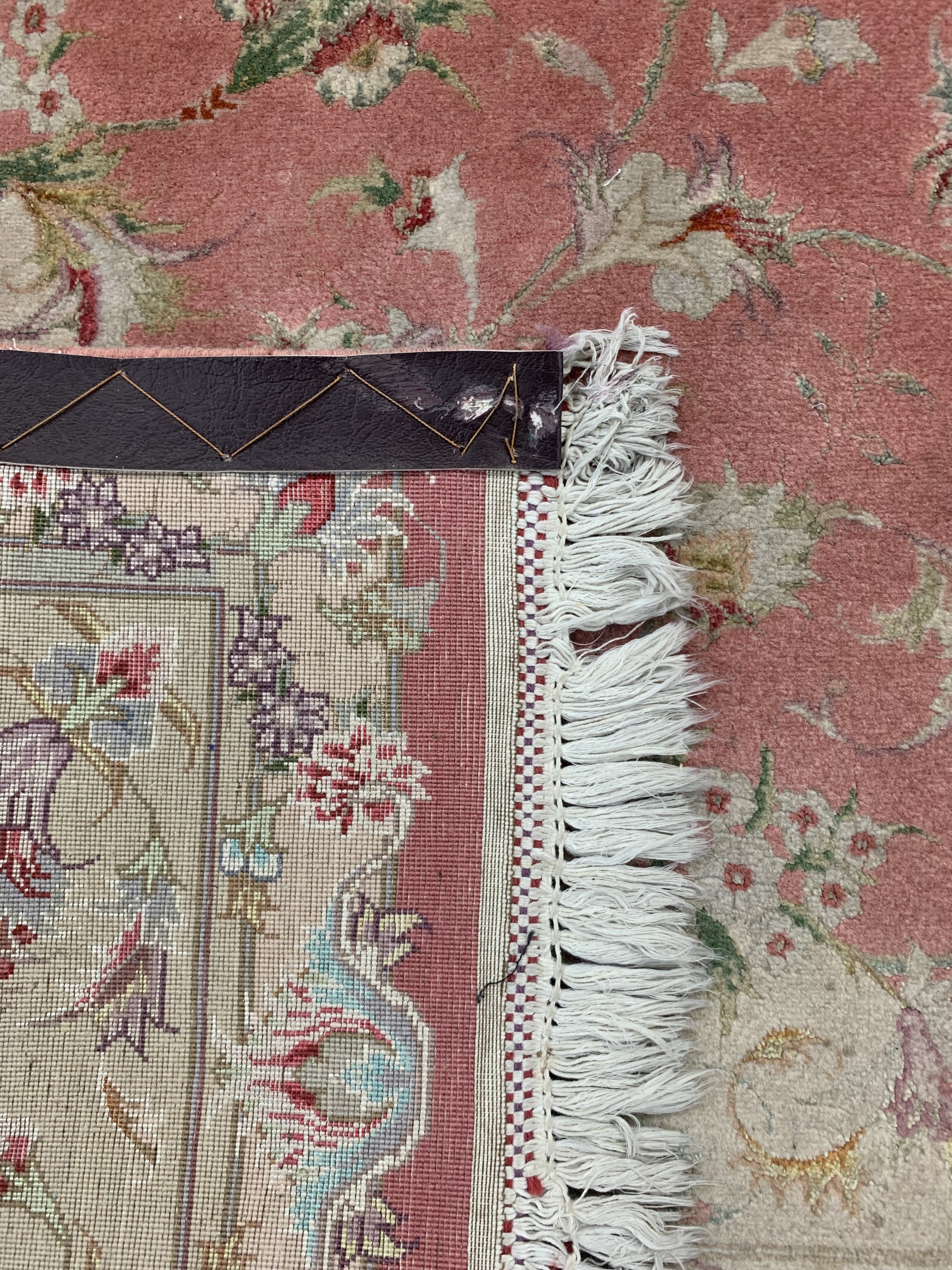 Detail e: Täbriz fein(50 Raj), Persien, ca. 50 Jahre,Korkwolle mit Seide, ca. 220 x 155 cm, Reinigungsbedürftig, EHZ: 2