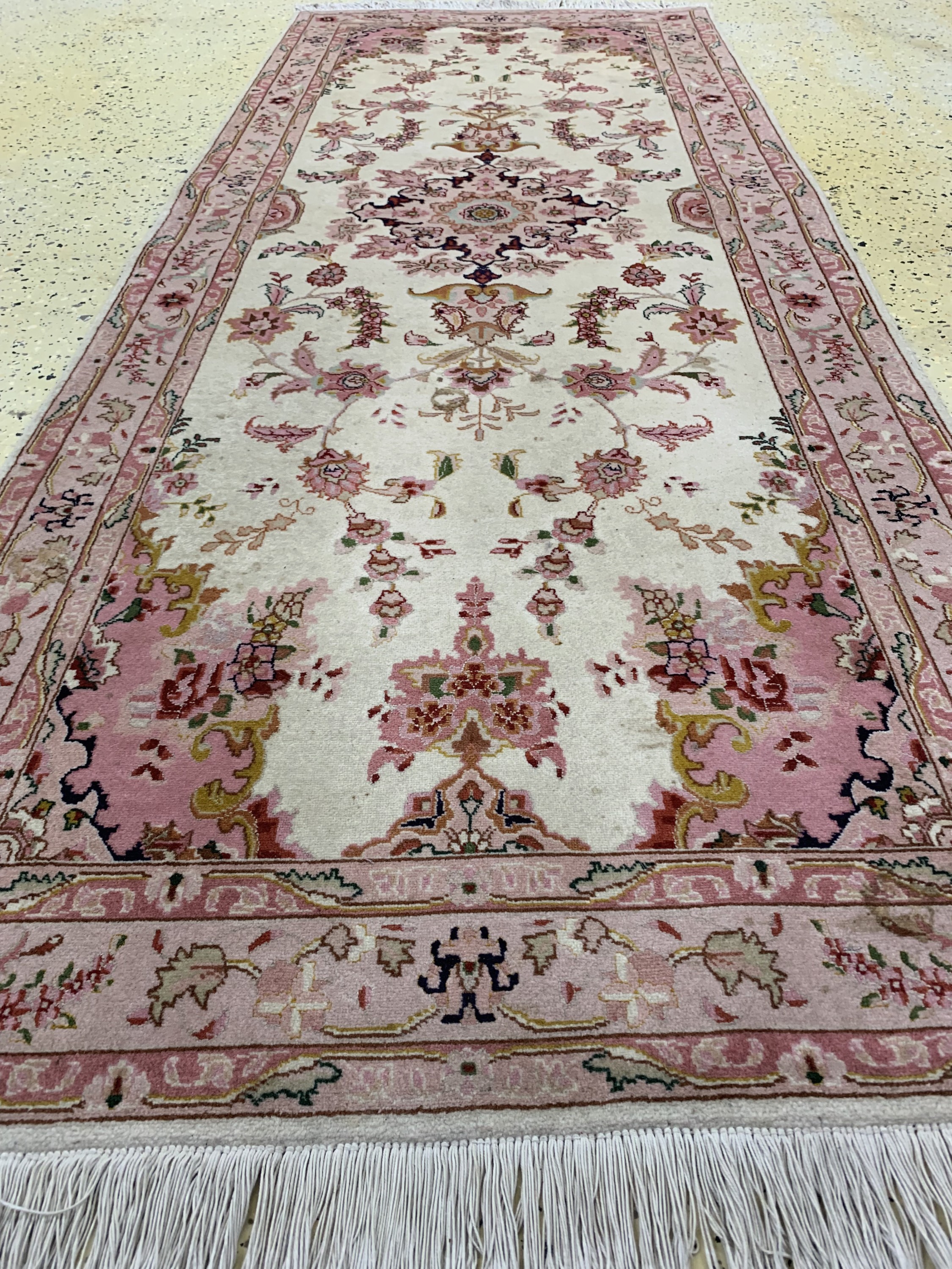 Detail c: Täbriz fein(50 Raj), Persien, ca. 50 Jahre,Korkwolle mit Seide, ca. 210 x 83 cm, Reinigungsbedürftig, EHZ: 2