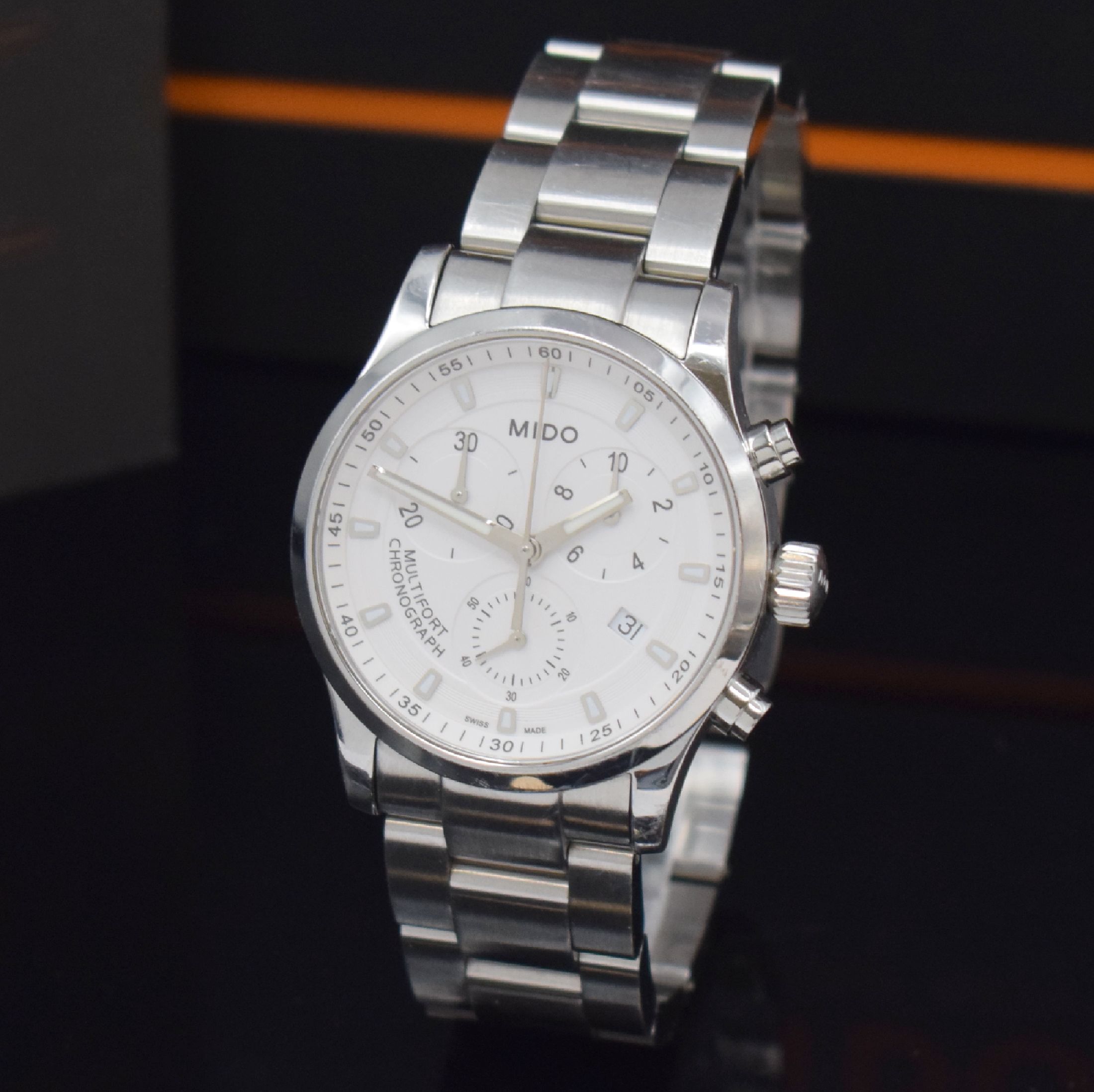 Detail a: MIDO Multifort Armbandchronograph in Stahl, Schweiz verk. lt. beil. Pap. 09/2020, quarz, Boden u. Krone verschr., orig. Gliederband m. dopp. ...