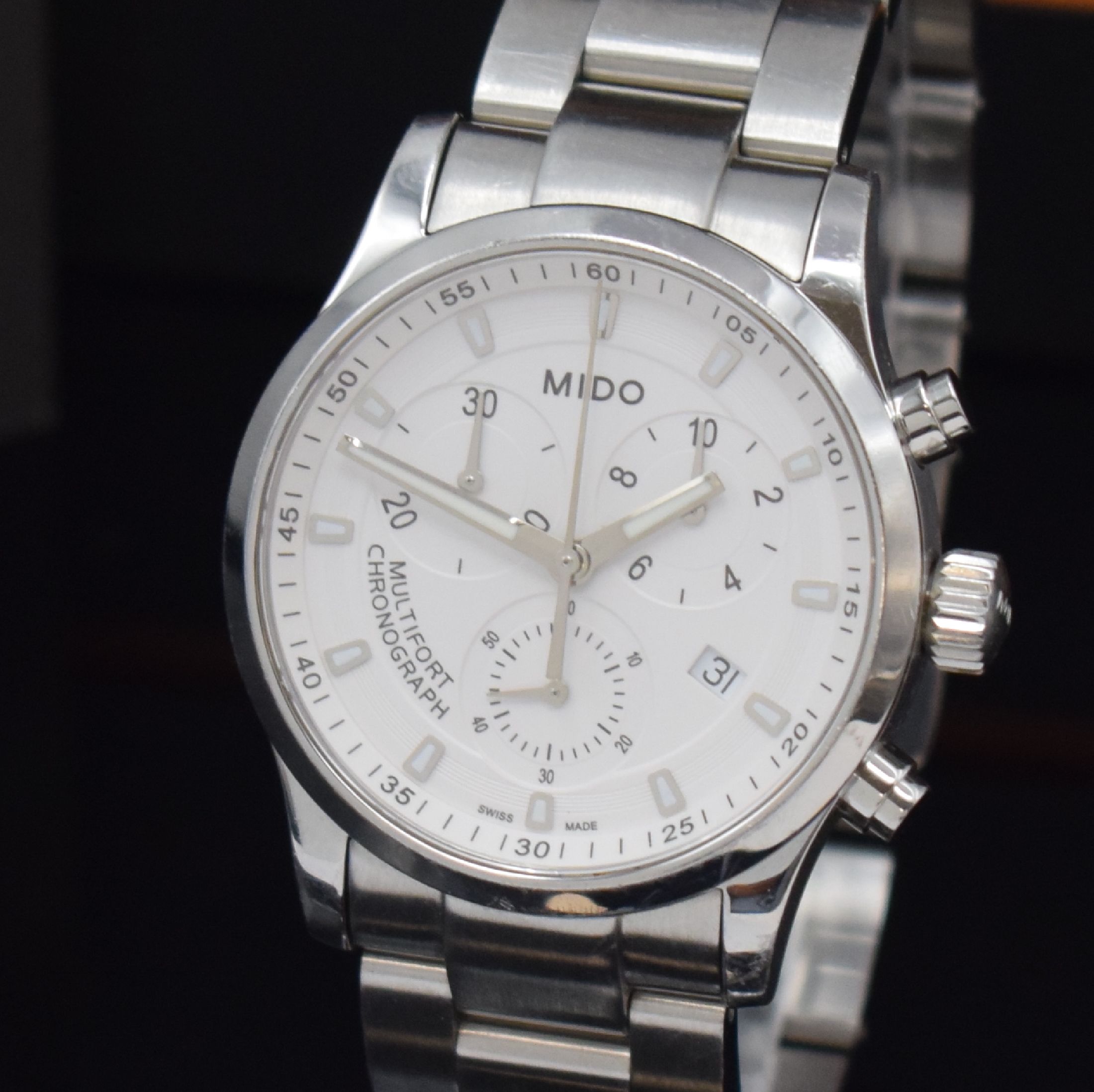 Detail b: MIDO Multifort Armbandchronograph in Stahl, Schweiz verk. lt. beil. Pap. 09/2020, quarz, Boden u. Krone verschr., orig. Gliederband m. dopp. ...