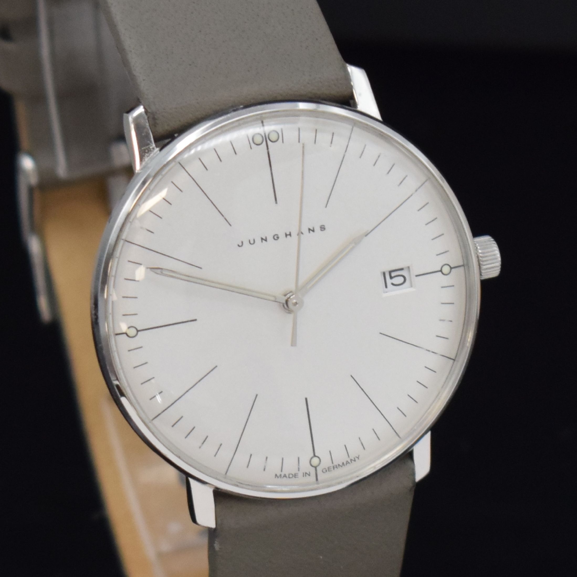 Detail d: JUNGHANS Max Bill Design Armbanduhr in Stahl Referenz 47/4251.04, Deutschland verk. lt. beil. Pap. 08/2021, quarz, Boden 4-fach verschr., orig. ...