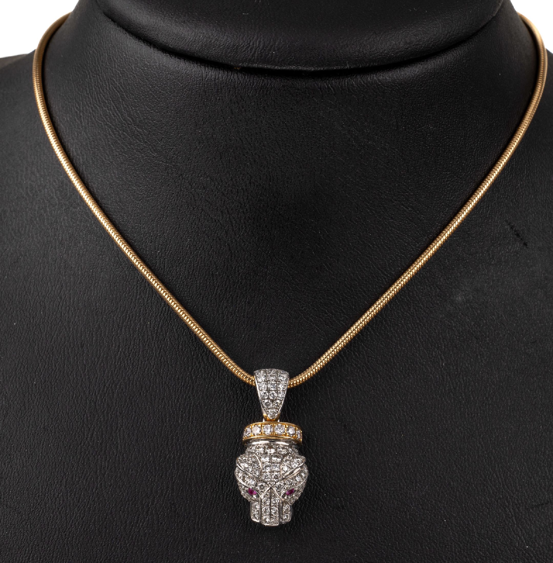 18 kt Gold Brillant-Anhänger, GG/WG 750/000, an 18 kt Gold Schlangenkette, GG 750/000, ca. 110 Brillanten zus. ca. 1.55 ct Weiß/si, 2 kl. Rubine ...