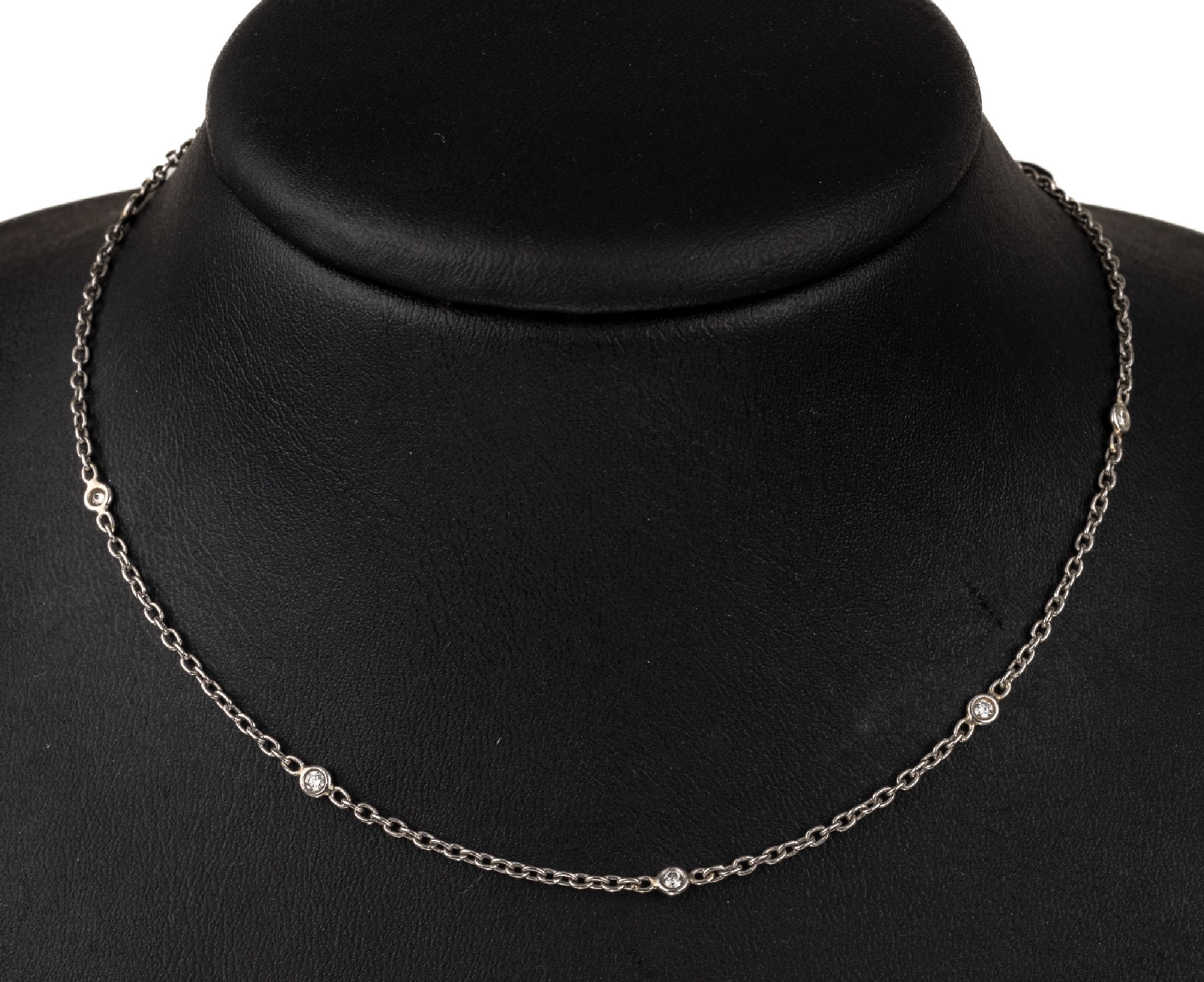 Platin Brillant-Collier, PT 950/000, 6 Brillanten zus. ca. 0.18 ct Weiß/si-p1, ca. 11.1 g, L. ca. 72 bzw. 75 cm, Karabinerschließe