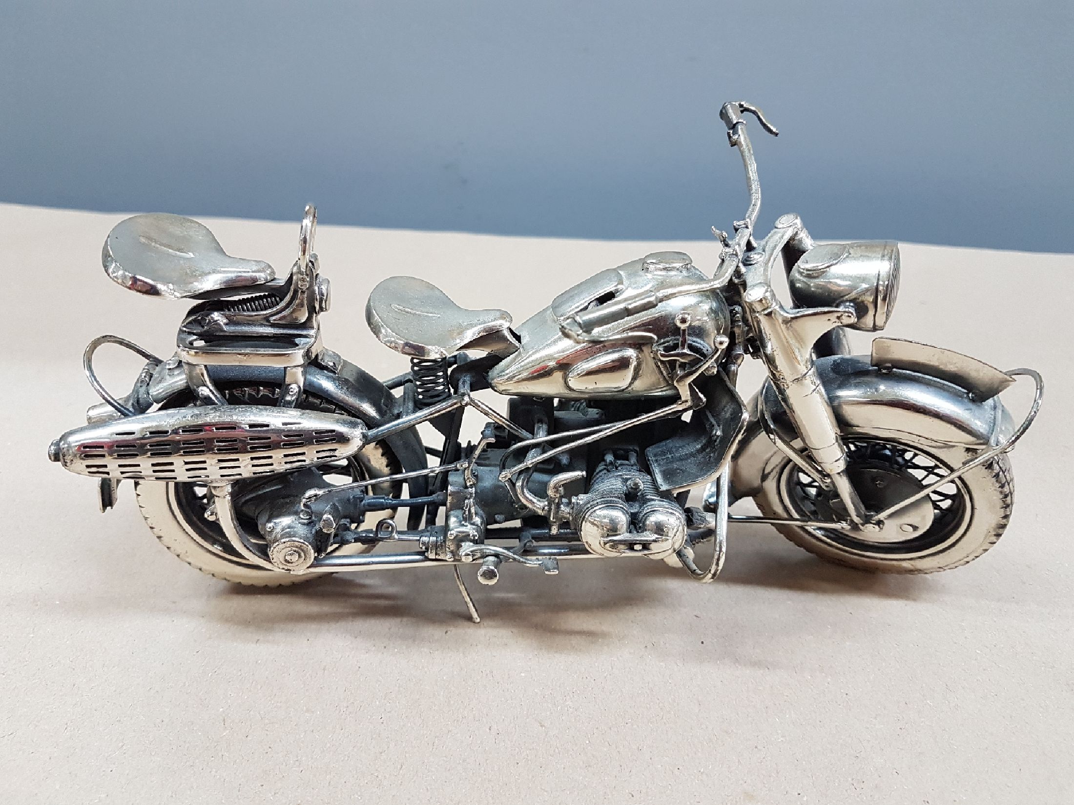 Detail b: Silbernes Motorrad-Modell, BMW R 75 Medusa Oro, Italien, 925er Silber, wohl 70er Jahre, detailreiche Ausarbeitung, vermutlich Oro Medusa, 10 x 22.5 ...
