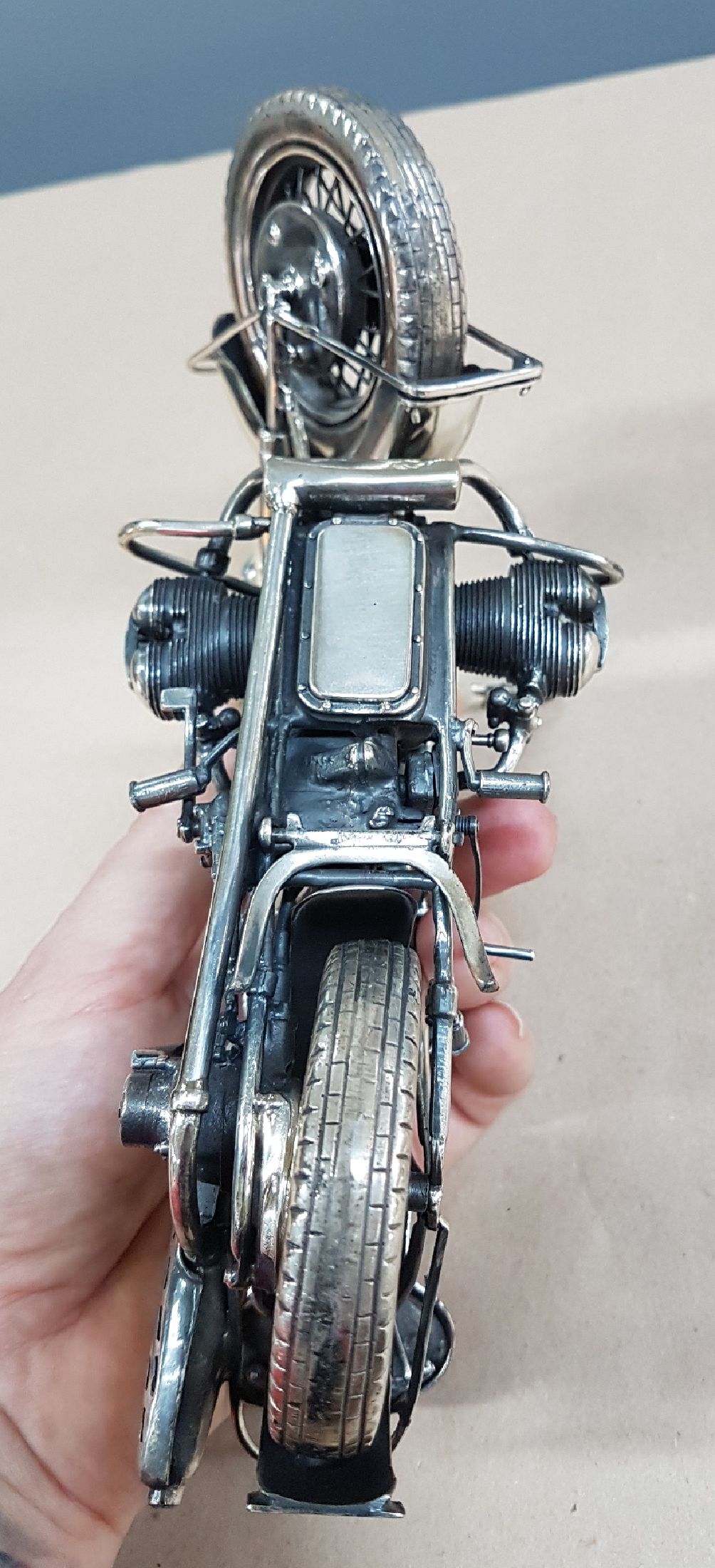 Detail e: Silbernes Motorrad-Modell, BMW R 75 Medusa Oro, Italien, 925er Silber, wohl 70er Jahre, detailreiche Ausarbeitung, vermutlich Oro Medusa, 10 x 22.5 ...