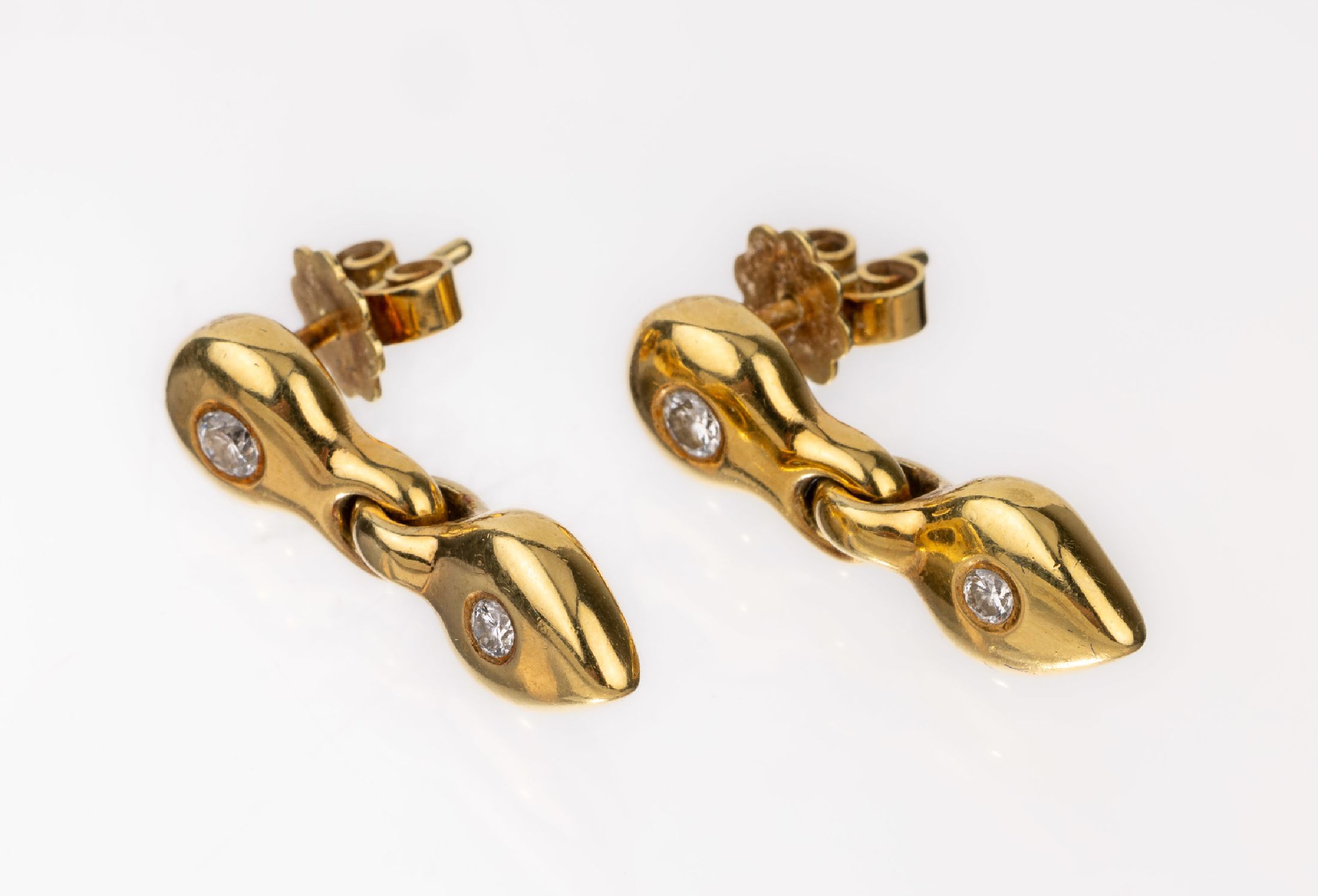 Paar 14 kt Gold Brillant-Ohrstecker, GG 585/000, schlichte Gestaltung mit bewegl. Abhängung, 4 Brillanten zus. ca. 0.16 ct feines Weiß-Weiß/si, ...