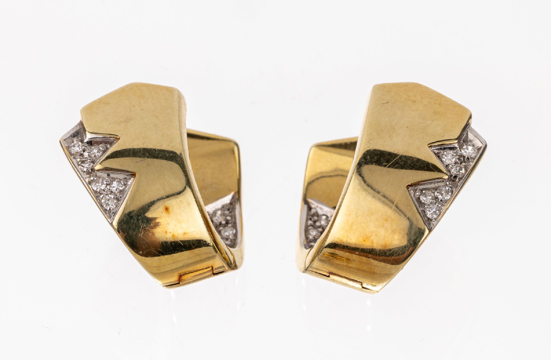 Paar 14 kt Gold Diamant-Ohrcreolen, GG 585/000, 18 8/8-Diamanten in rhod. Fassungen zus. ca. 0.18 ct Weiß/si, ca. 10.5 g