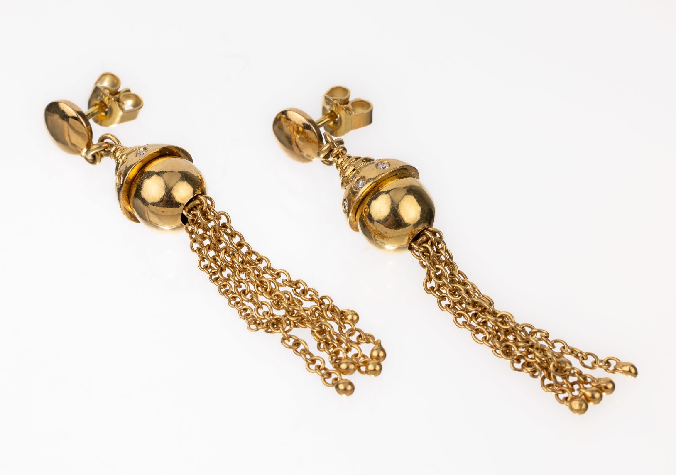 18 kt Gold Brillant-Ohrgehänge, GG 750/000,Quasten, 32 Brillanten zus. ca. 0.20 ct feinesWeiß-Weiß/si, ca. 10.5 g, L. ca. 5 cm