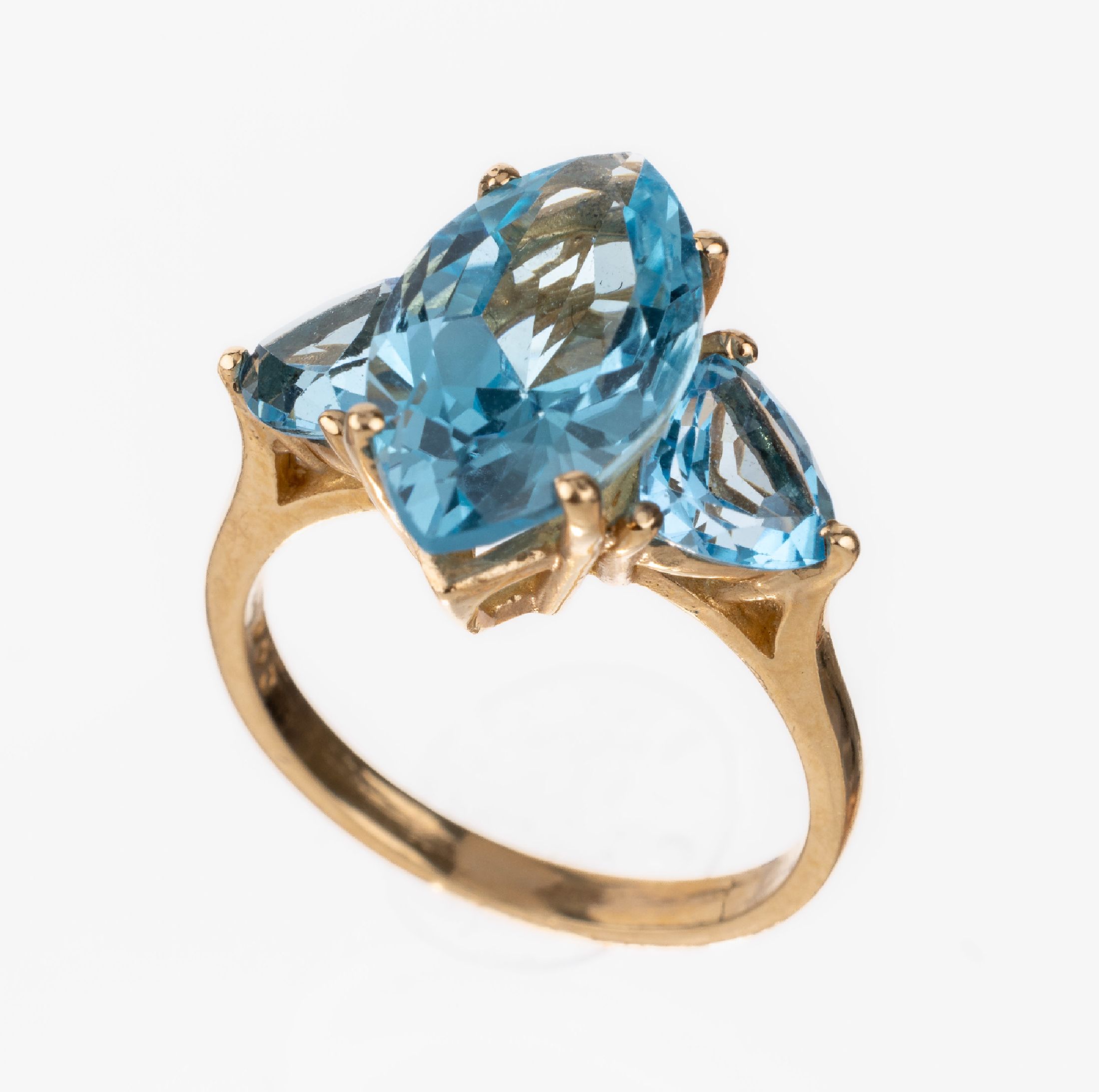 14 kt Gold Topas-Ring, GG 585/000, 3 Topase(beh.) zus. ca. 6.50 ct, ca. 4.3 g, RW 52