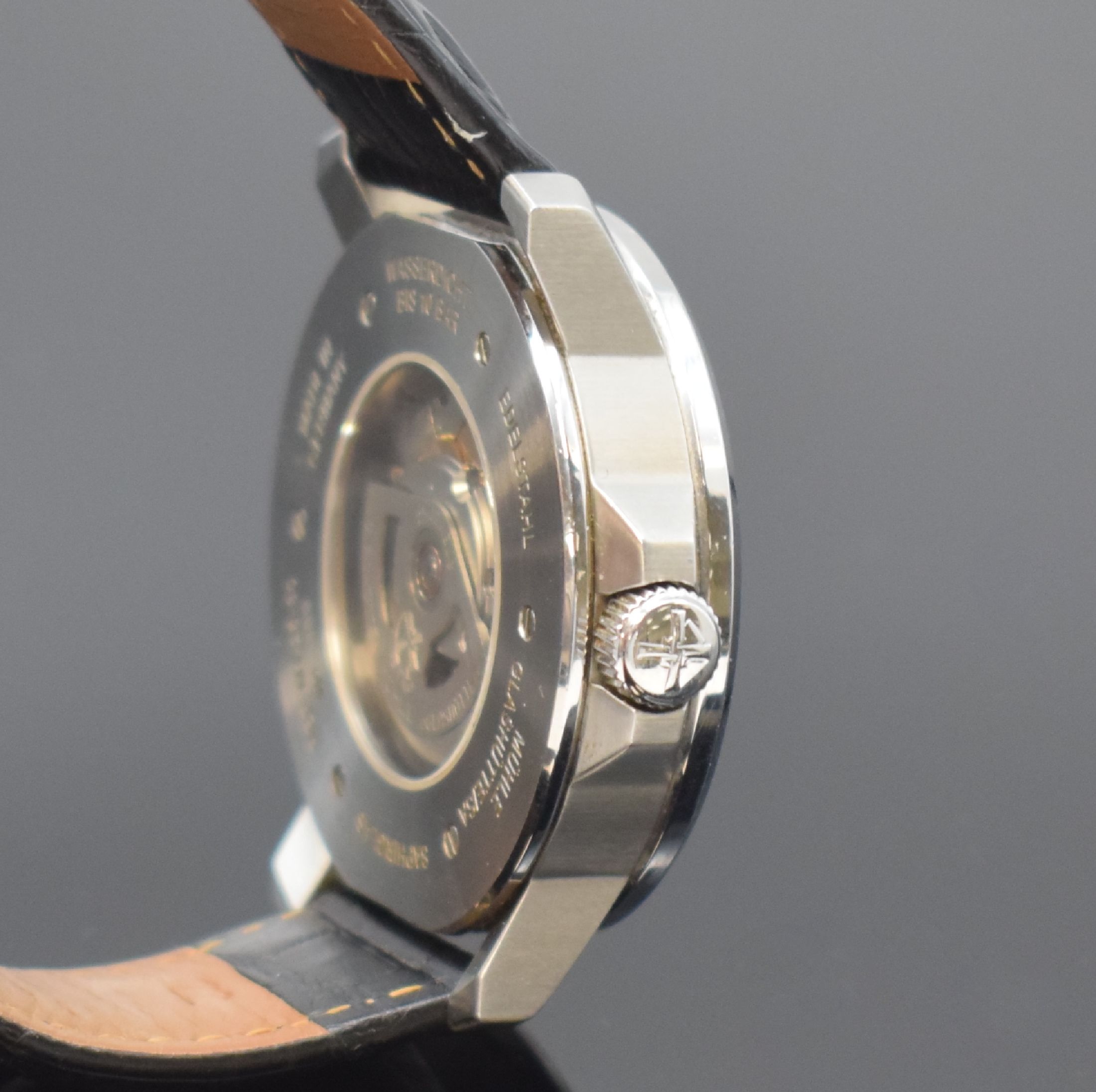 Detail c: MÜHLE GLASHÜTTE/SA Nautische Instrumente Herrenarmbanduhr Modell 29er in Stahl, Deutschland um 2020, Automatik, Ref. M1-25- 30, beids. vergl. Geh., ...