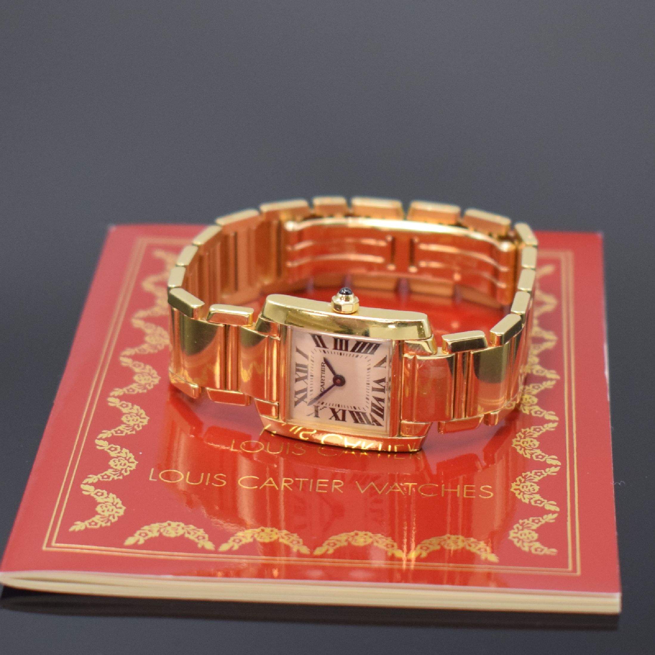 Detail e: CARTIER Damenarmbanduhr Tank Francaise in GG 750/000 Referenz 1820, Schweiz um 2000, quarz, Boden 4-fach verschr., Schmuckkrone, Gliederband m. dopp. ...
