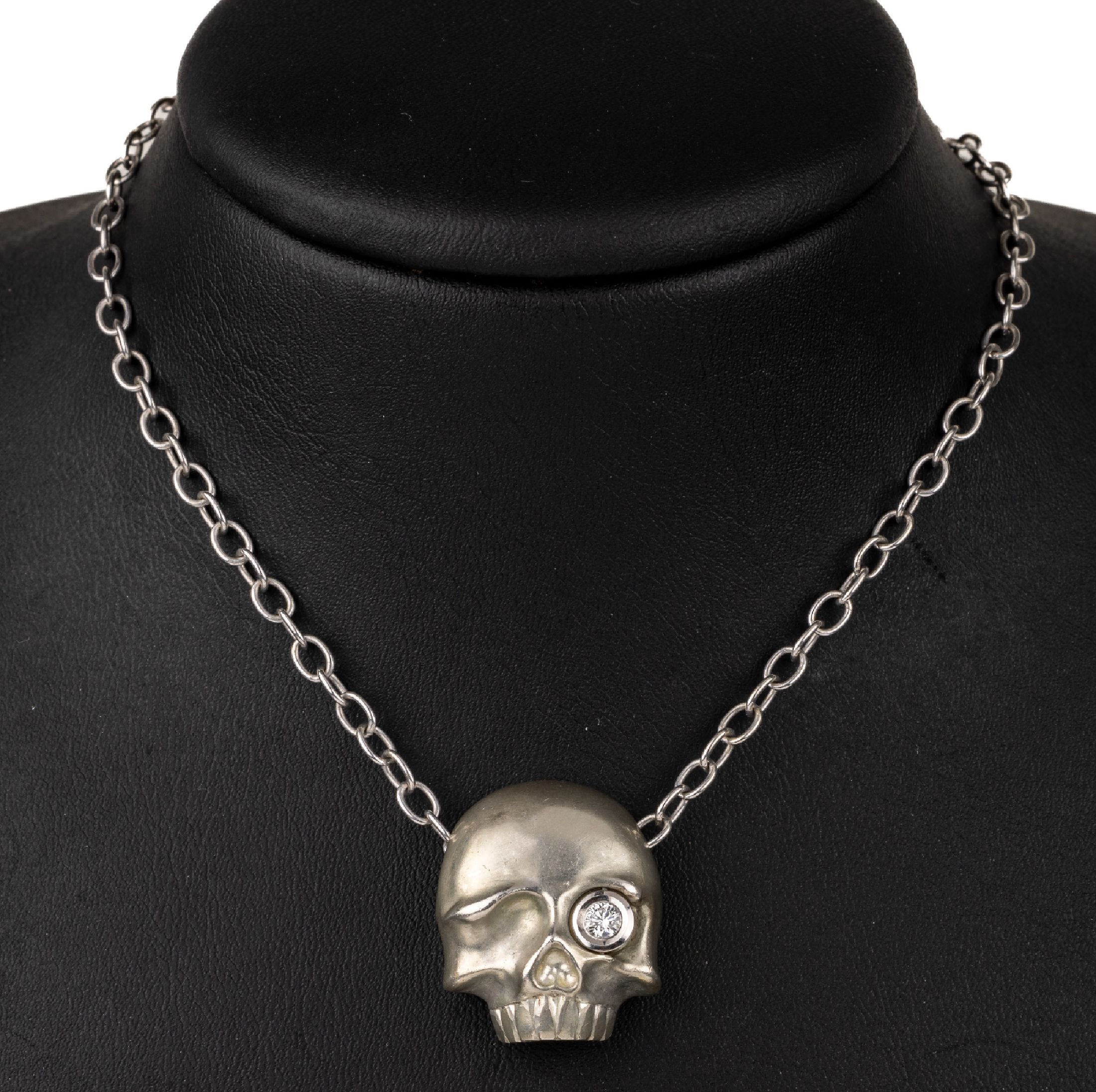 AKROBAT 925er Silber und 14 kt Gold Anhänger Totenkopf, an Kette 925er Silber, Karabinerschließe, L. ca. 72 cm, Totenkopf mitbewegl. Brillant in ...